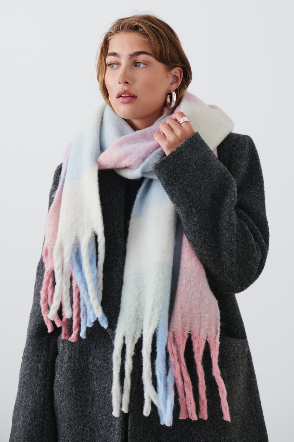 Läs mer om Gina Tricot - Soft chunky scarf - scarves & halsdukar - Blue - ONESIZE - Female