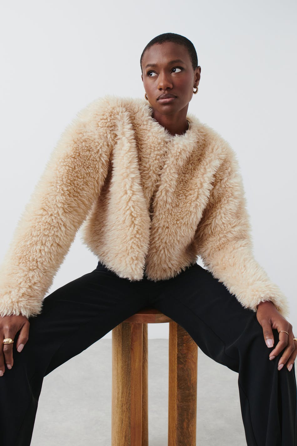 Läs mer om Gina Tricot - Faux fur jacket - jackor - Beige - M - Female