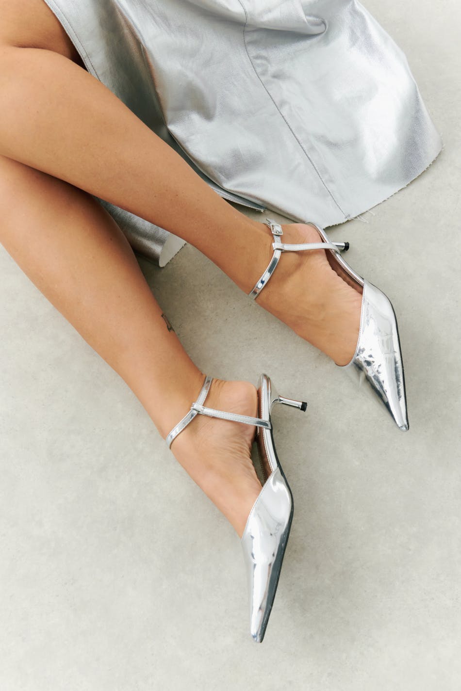 Läs mer om Gina Tricot - Pointed silver pumps - högklackade skor - Silver - 36 - Female