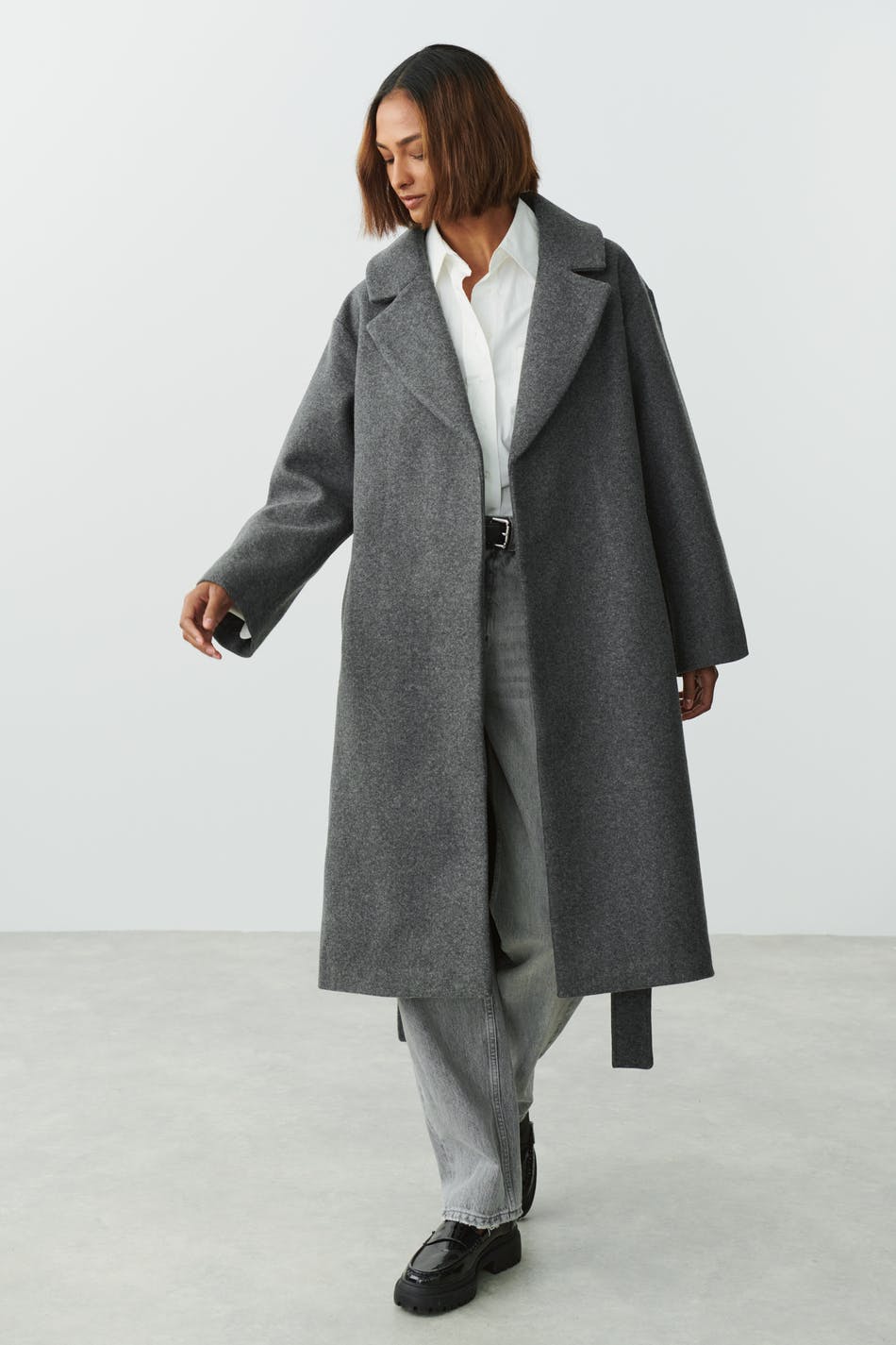Läs mer om Gina Tricot - Long belted coat - kappor - Grey - M - Female