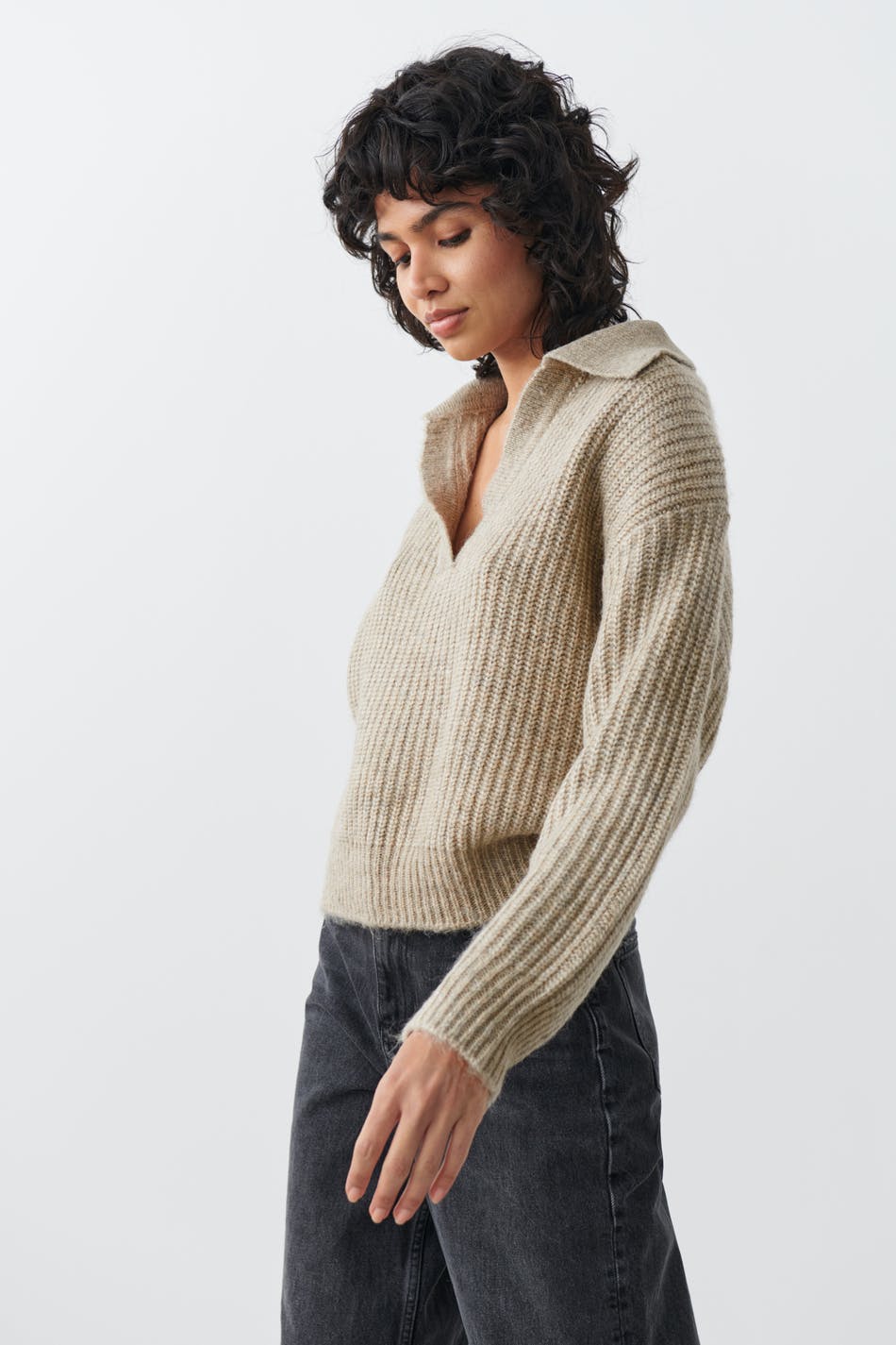 Läs mer om Gina Tricot - Collar knitted sweater - stickade tröjor - Beige - XL - Female