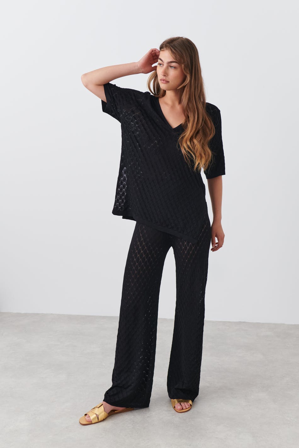 Läs mer om Gina Tricot - Pointelle knit trousers - byxor - Black - XL - Female