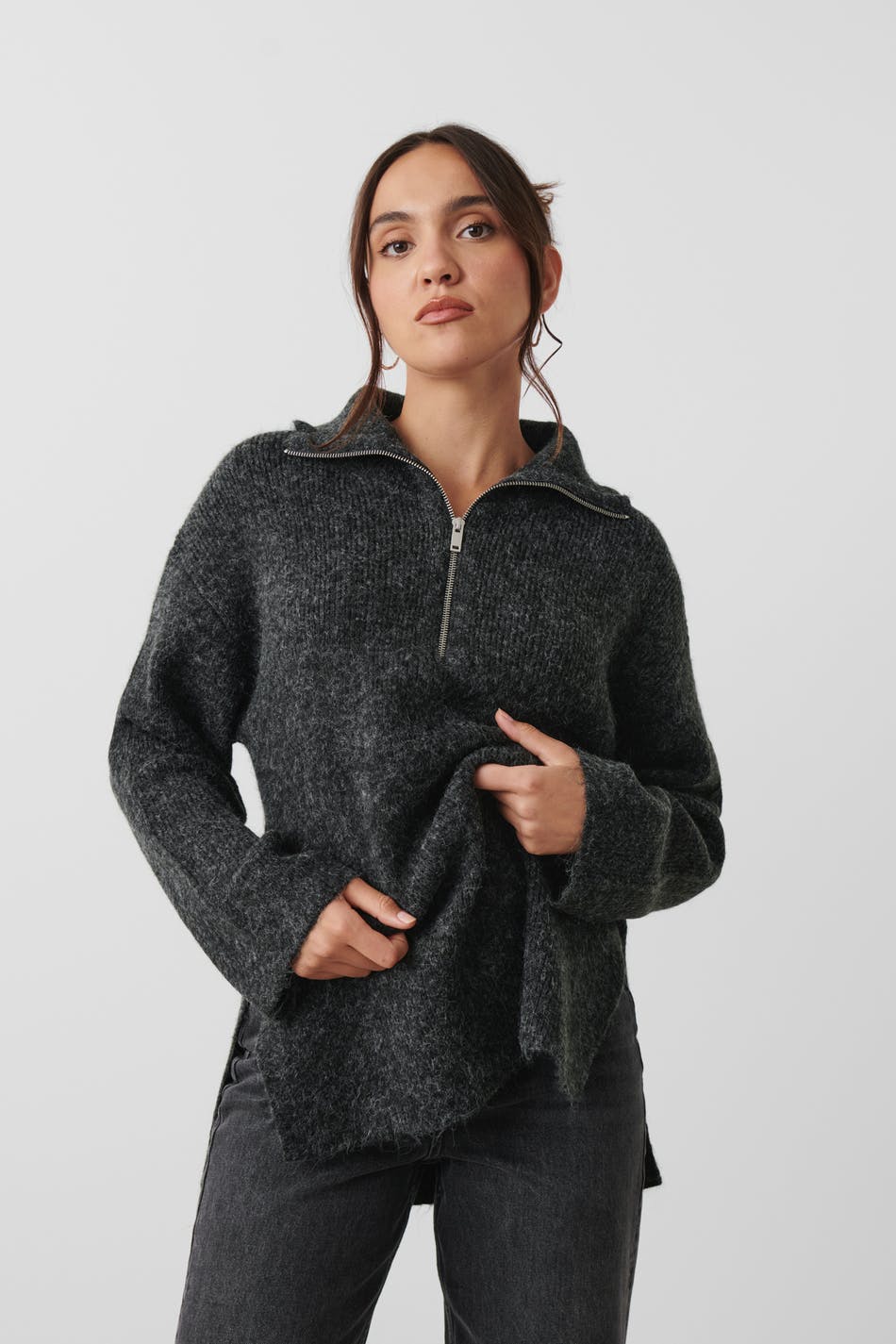 Läs mer om Gina Tricot - Long knitted zip sweater - stickade tröjor - Grey - S - Female