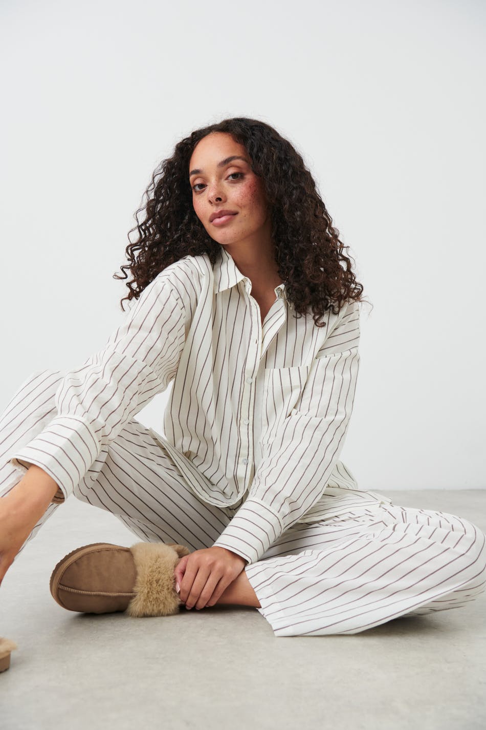 Läs mer om Gina Tricot - Cotton pyjamas shirt - pyjamas - Brown - L - Female