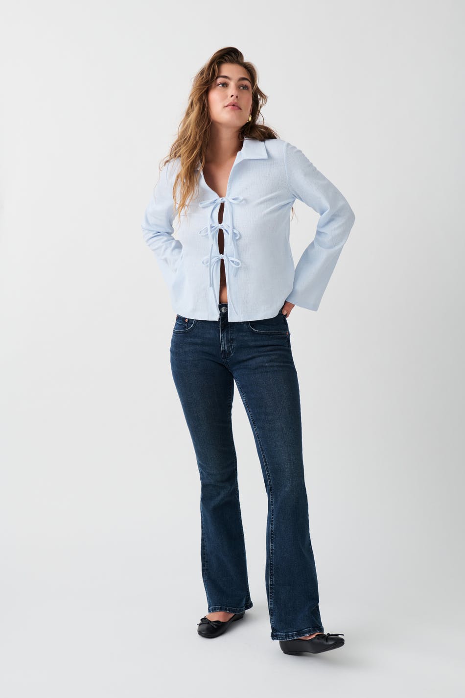 Läs mer om Gina Tricot - Low waist bootcut jeans - low waist jeans - Blue - 44 - Female