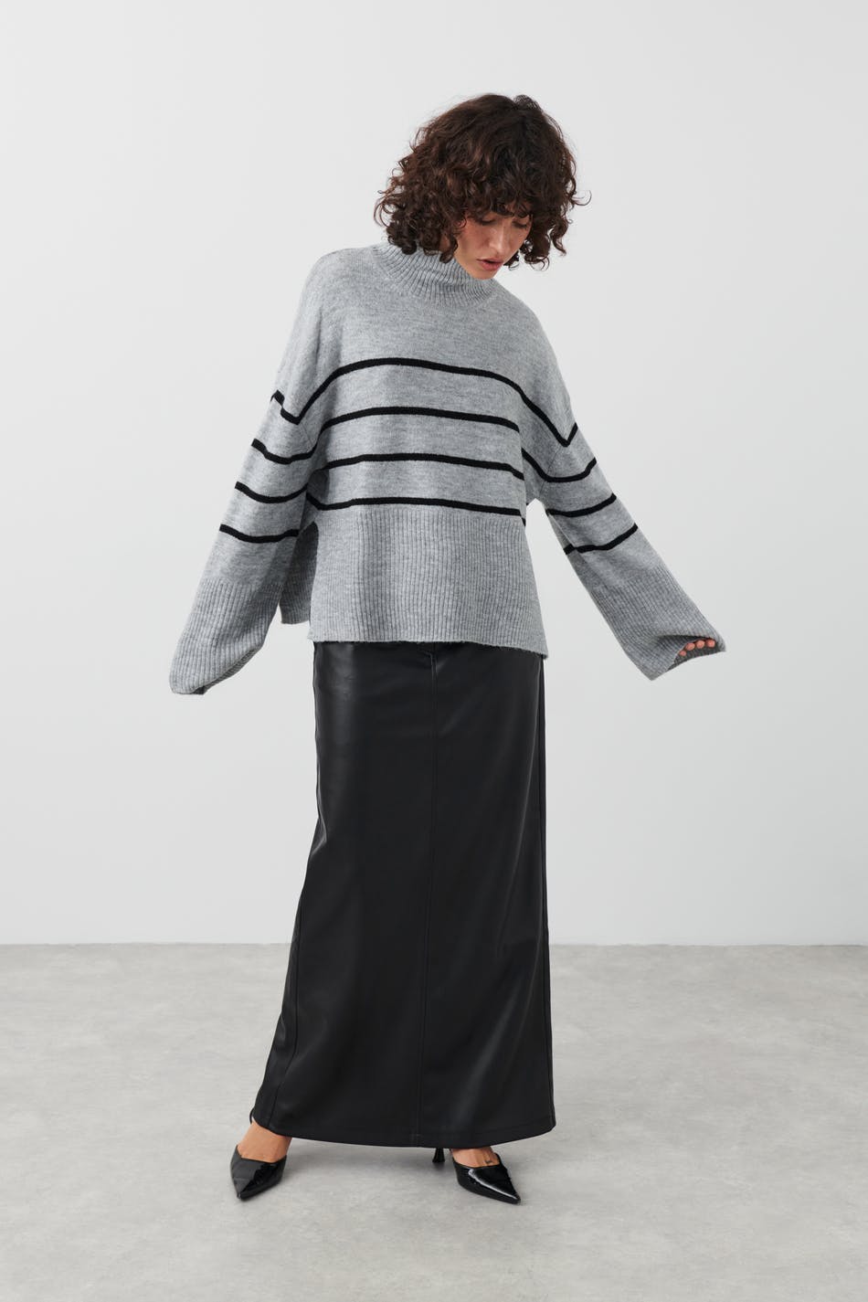 Läs mer om Gina Tricot - Turtleneck knit sweater - stickade tröjor - Grey - S - Female