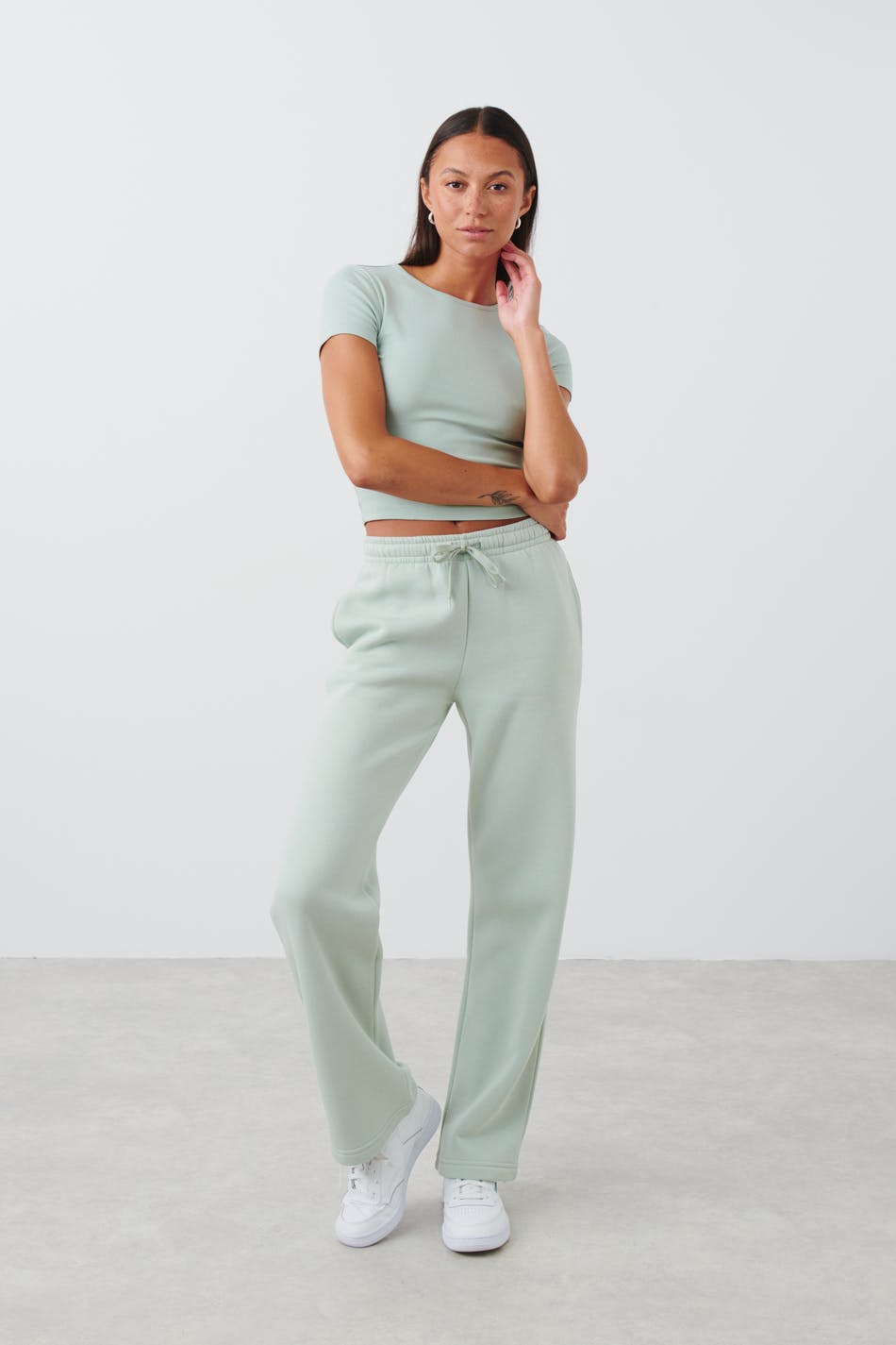 Läs mer om Gina Tricot - Basic straight sweatpants - sweatpants - Green - XL - Female