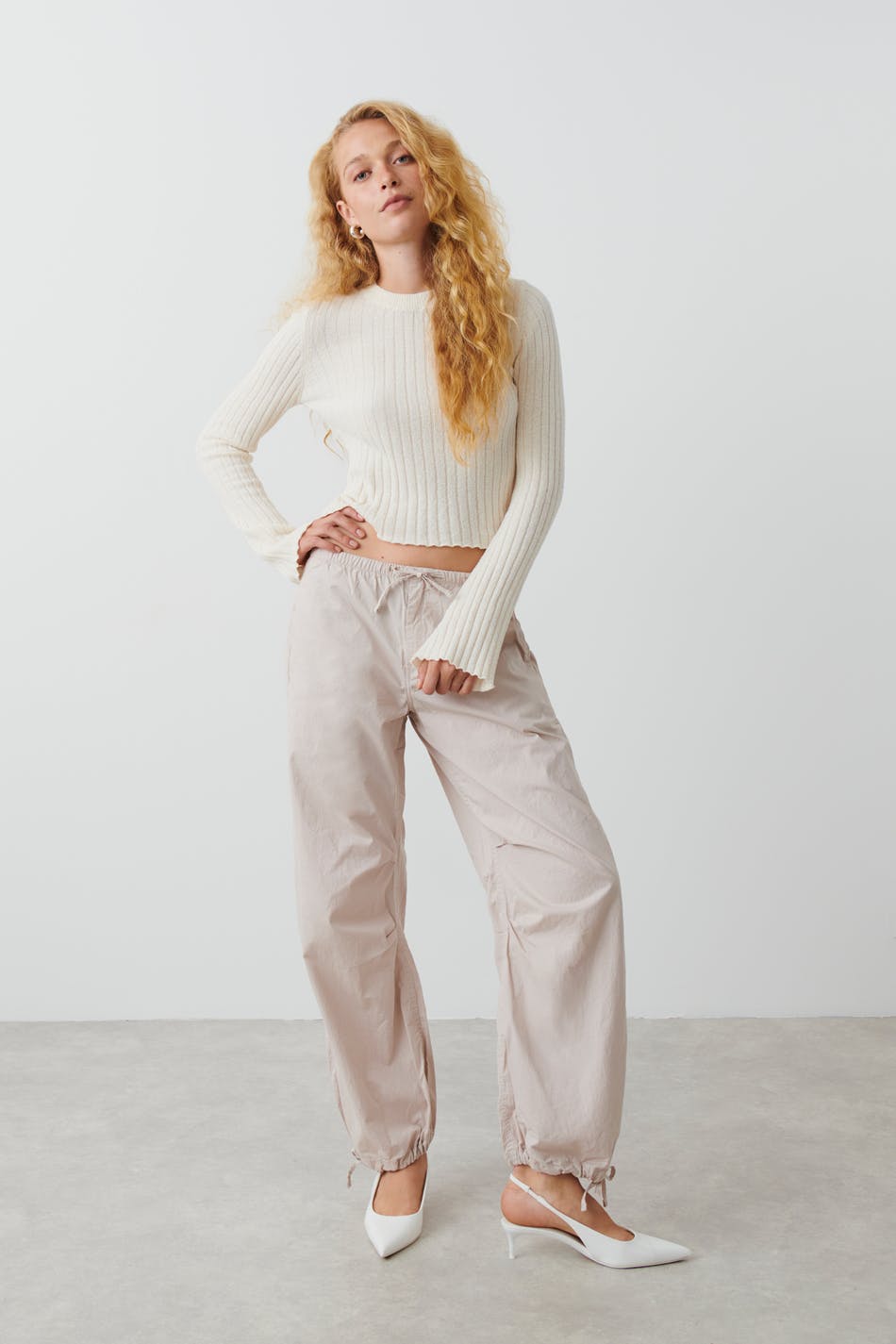 Bootcut trousers - Beige - Women - Gina Tricot