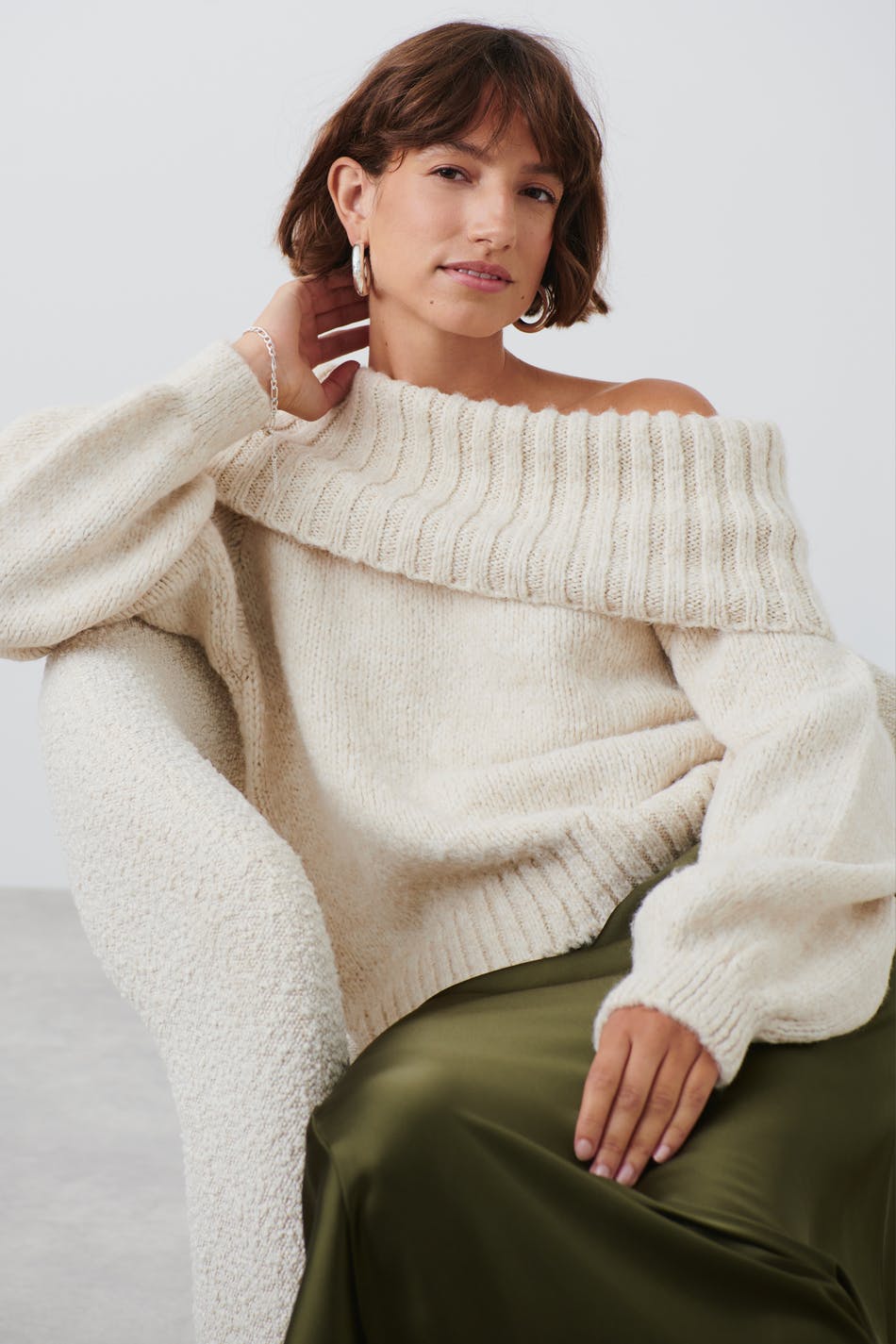 Läs mer om Gina Tricot - Off shoulder knit sweater - stickade tröjor - White - XL - Female
