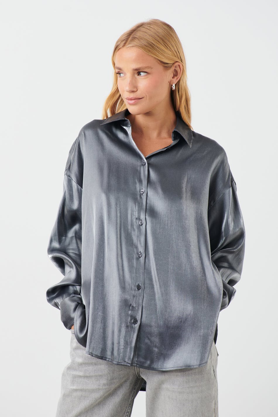 Läs mer om Gina Tricot - Metallic shirt - skjortor - Grey - M - Female