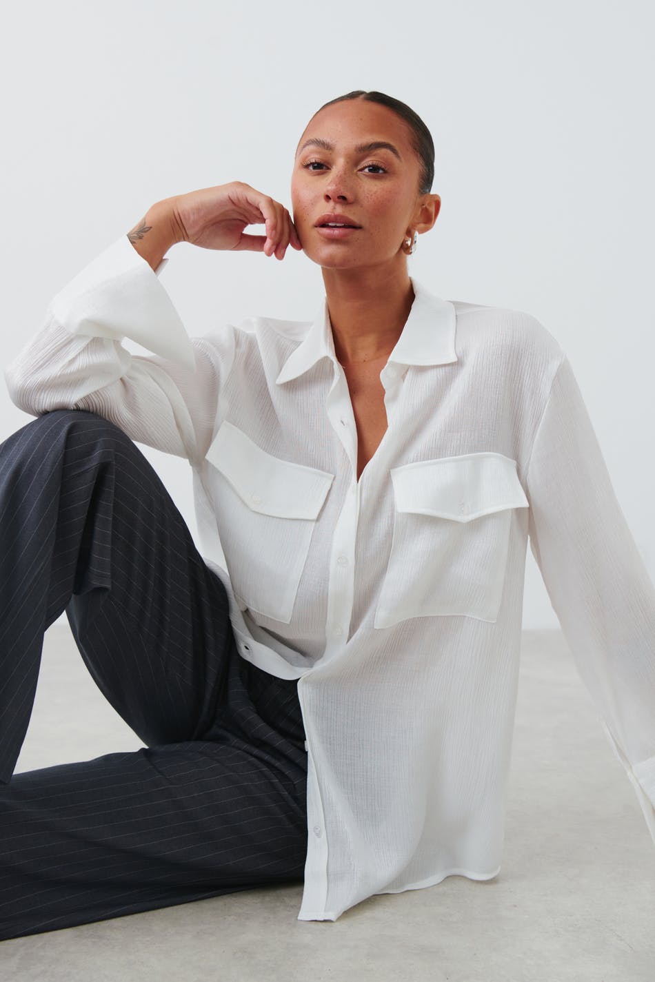Läs mer om Gina Tricot - Oversize shirt - skjortor - White - XS - Female