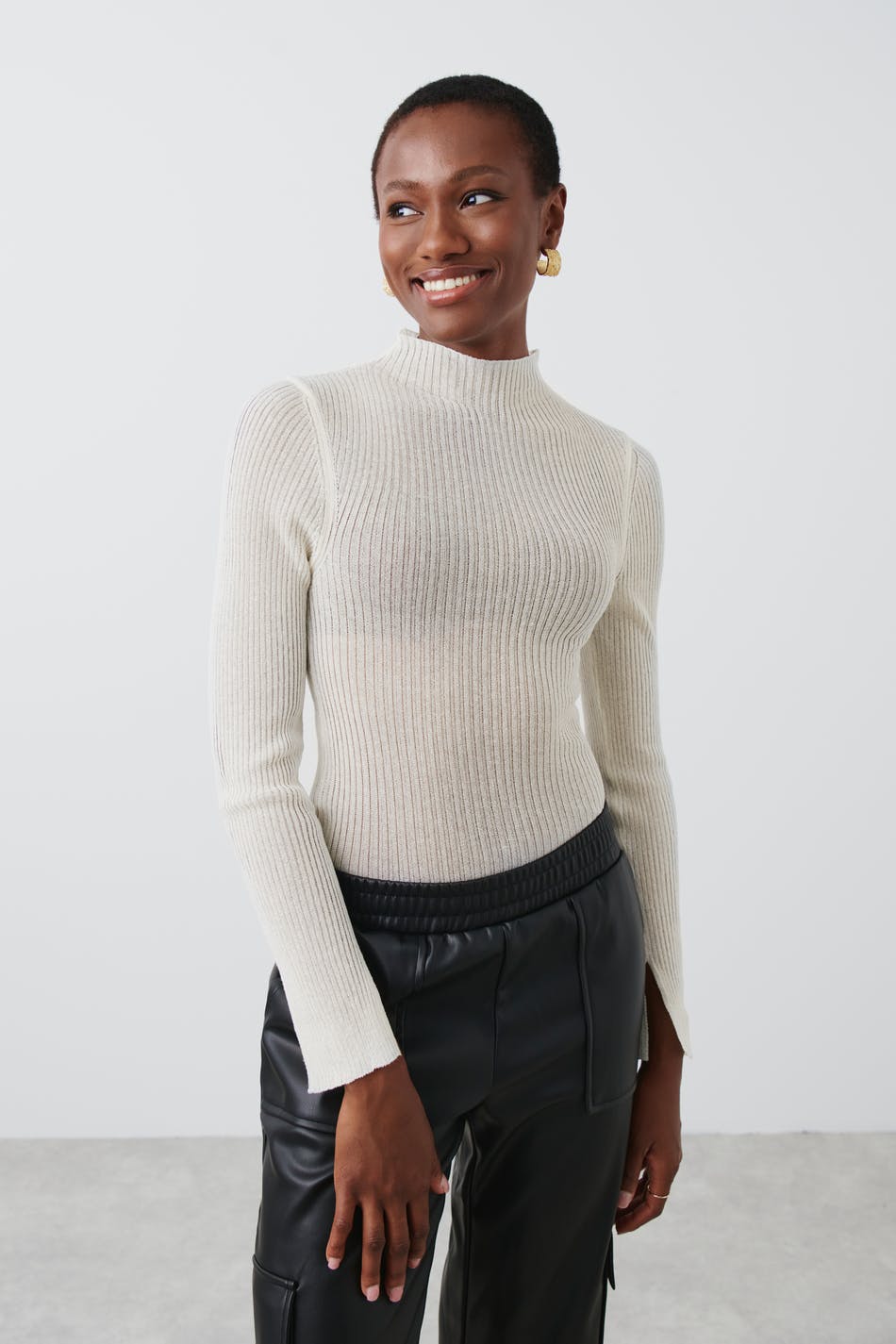 Läs mer om Gina Tricot - Sheer knitted top - Meshtoppar - Offwhite - L - Female