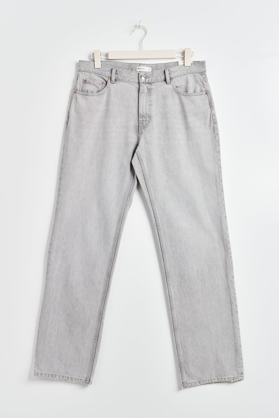 Läs mer om Gina Tricot - Low straight petite jeans - low waist jeans - Grey - 36 - Female
