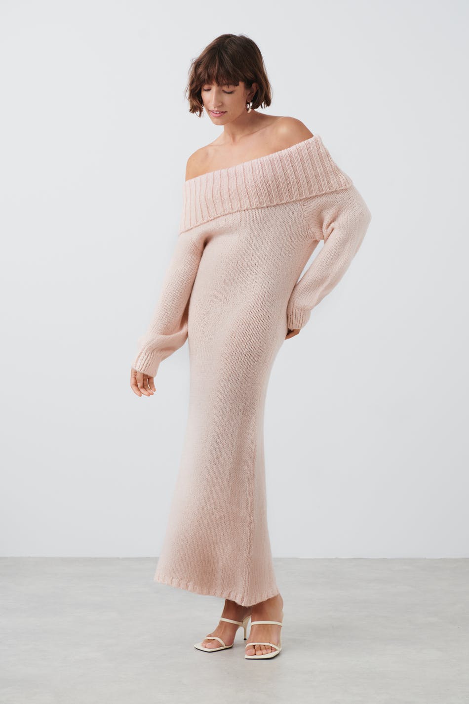 Läs mer om Gina Tricot - Off shoulder knit dress - stickade klänningar - Pink - M - Female