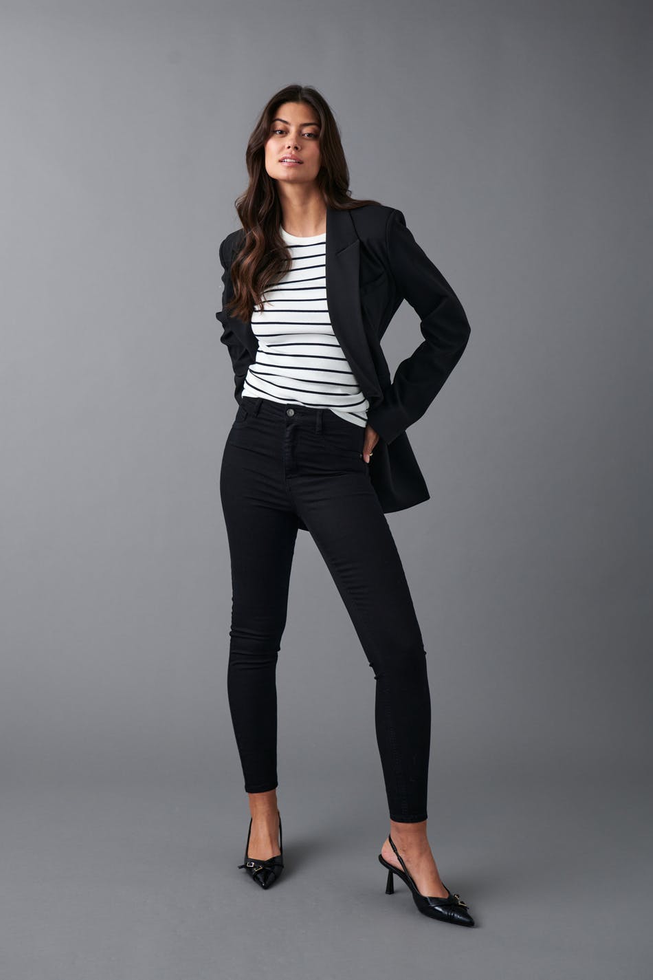 Läs mer om Gina Tricot - Molly high waist jeans - highwaist jeans - Black - S - Female