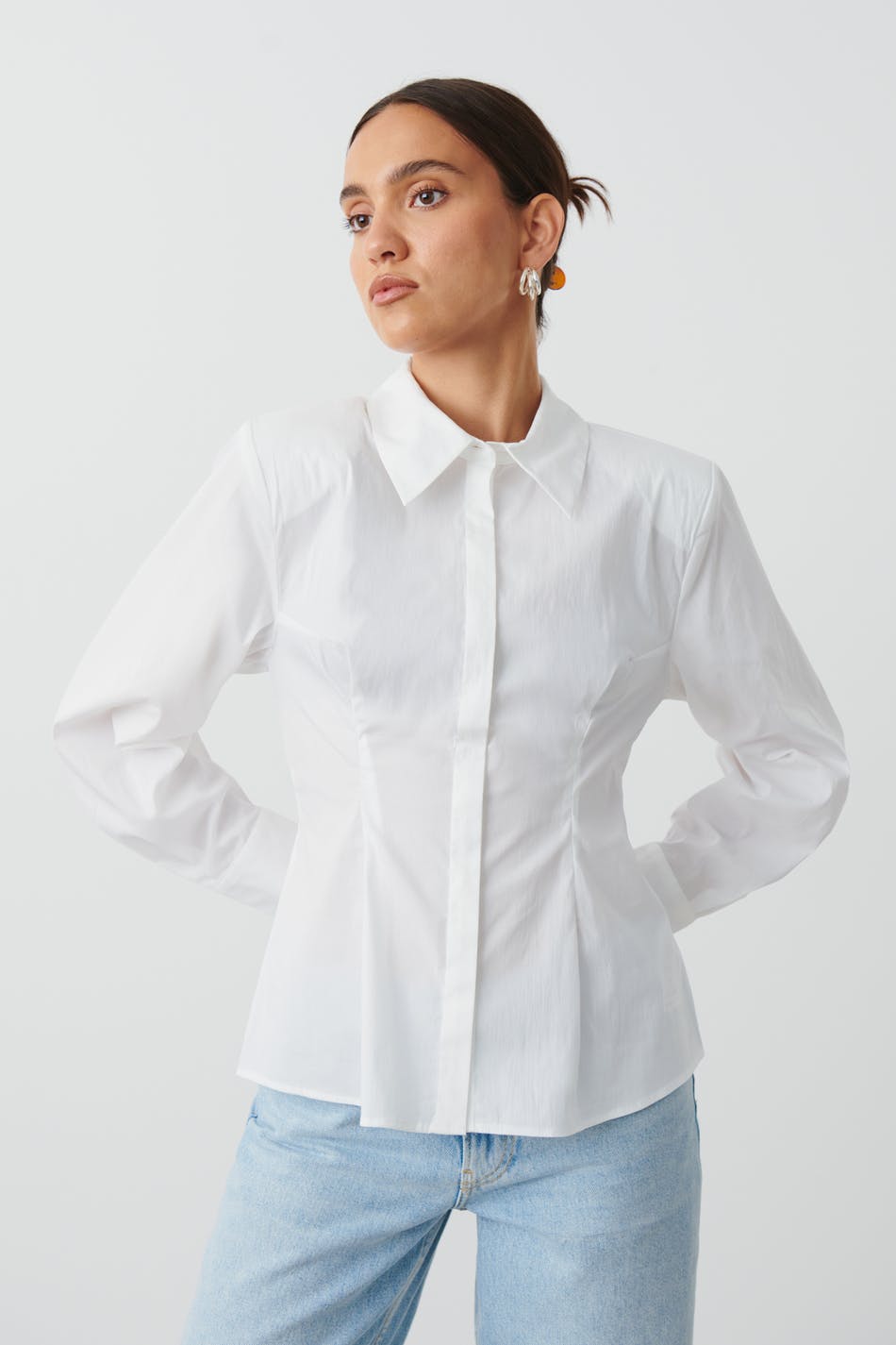Läs mer om Gina Tricot - Shoulderpads shirt - skjortor - White - XS - Female
