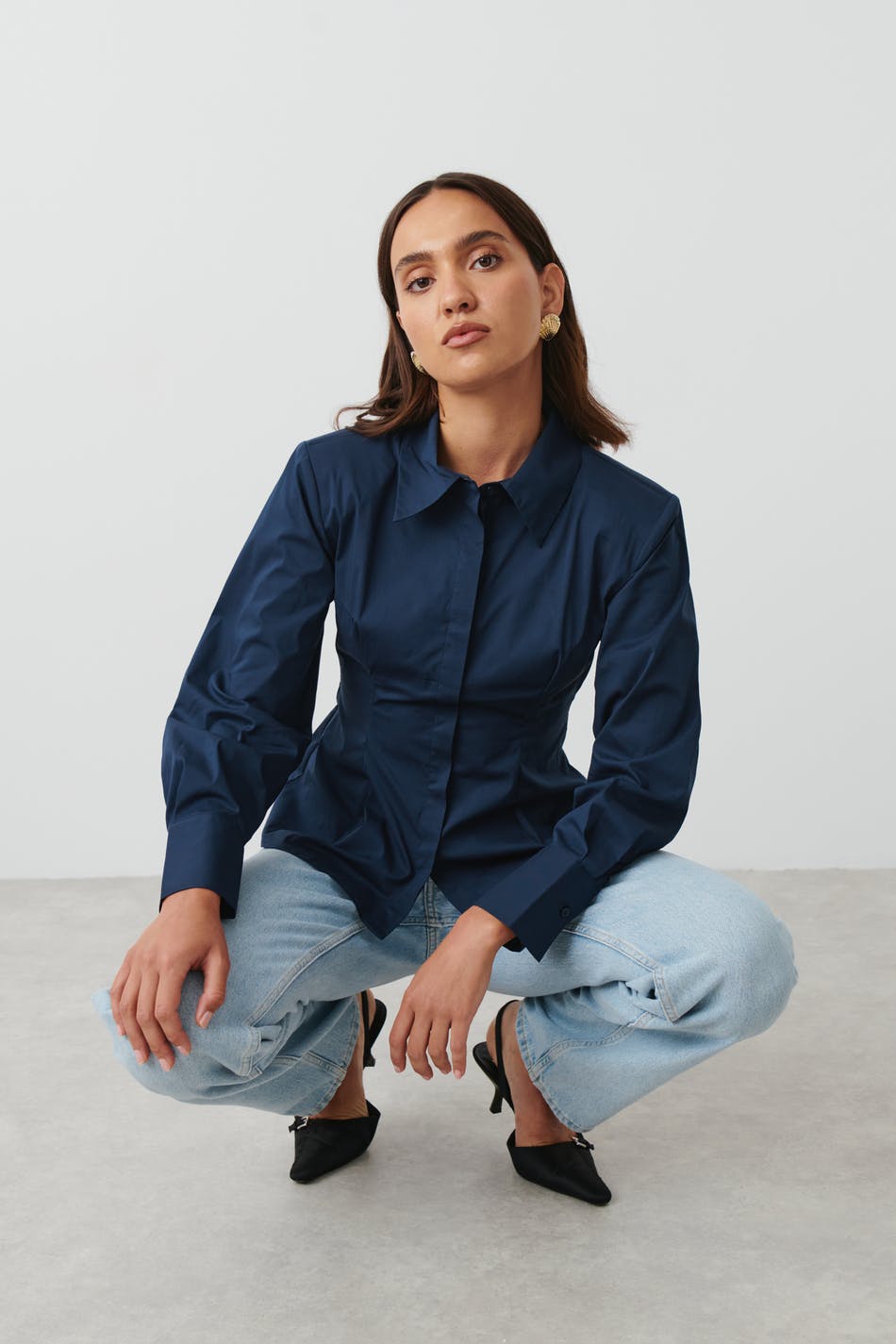 Läs mer om Gina Tricot - Shoulderpads shirt - skjortor - Blue - M - Female