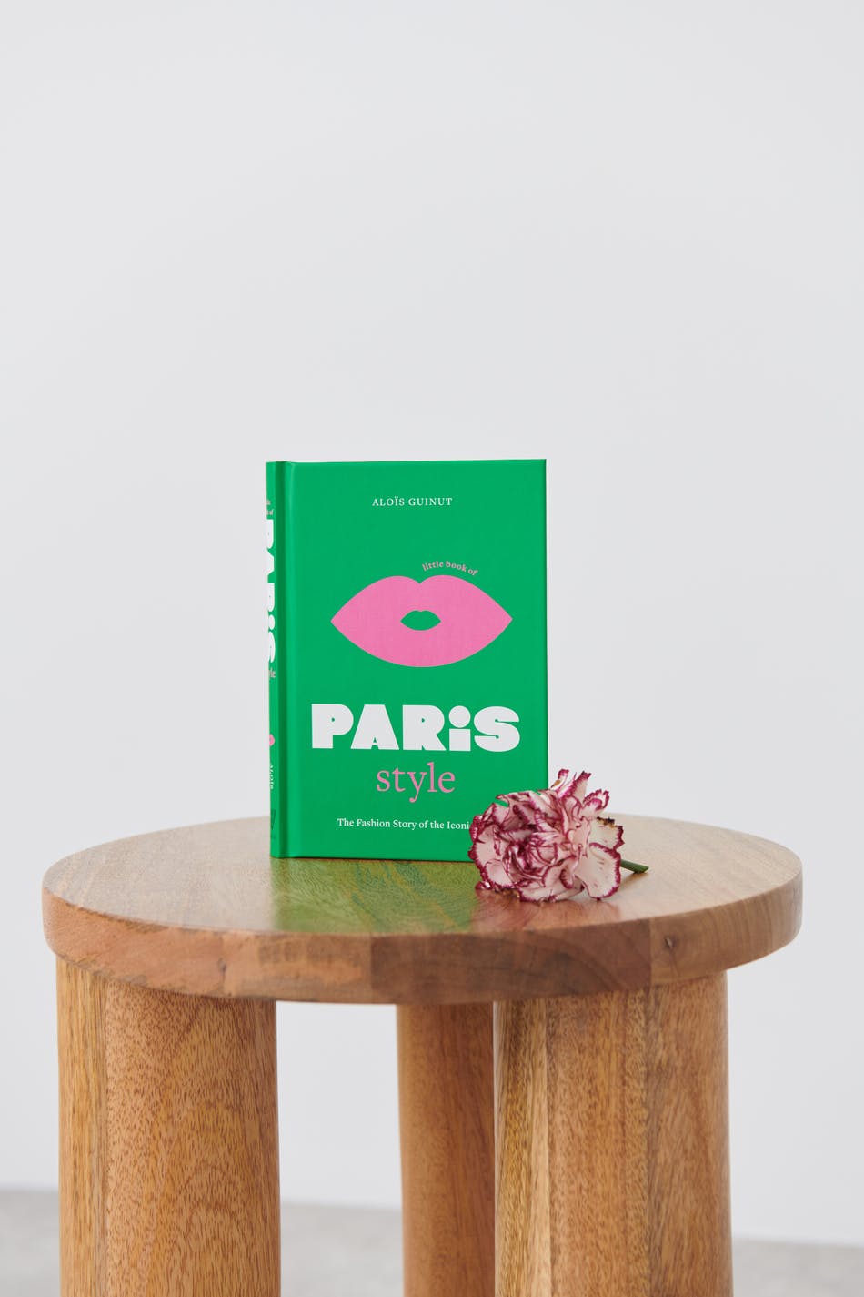 Läs mer om Gina Tricot - Little book of paris - Coffee table books - Green - ONESIZE - Female