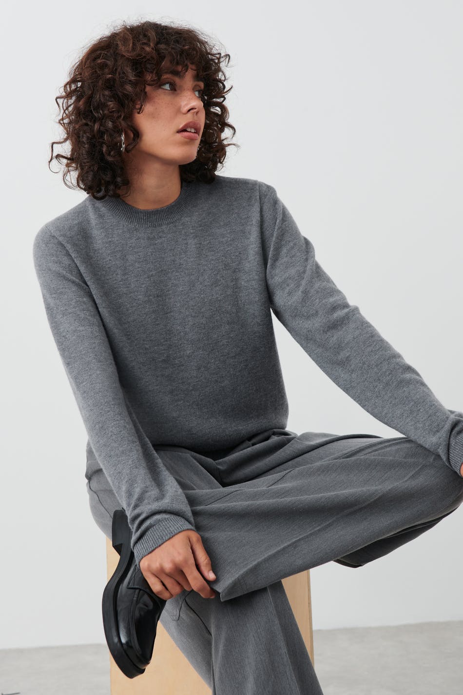 Läs mer om Gina Tricot - Fine knitted wool sweater - stickade tröjor - Grey - M - Female