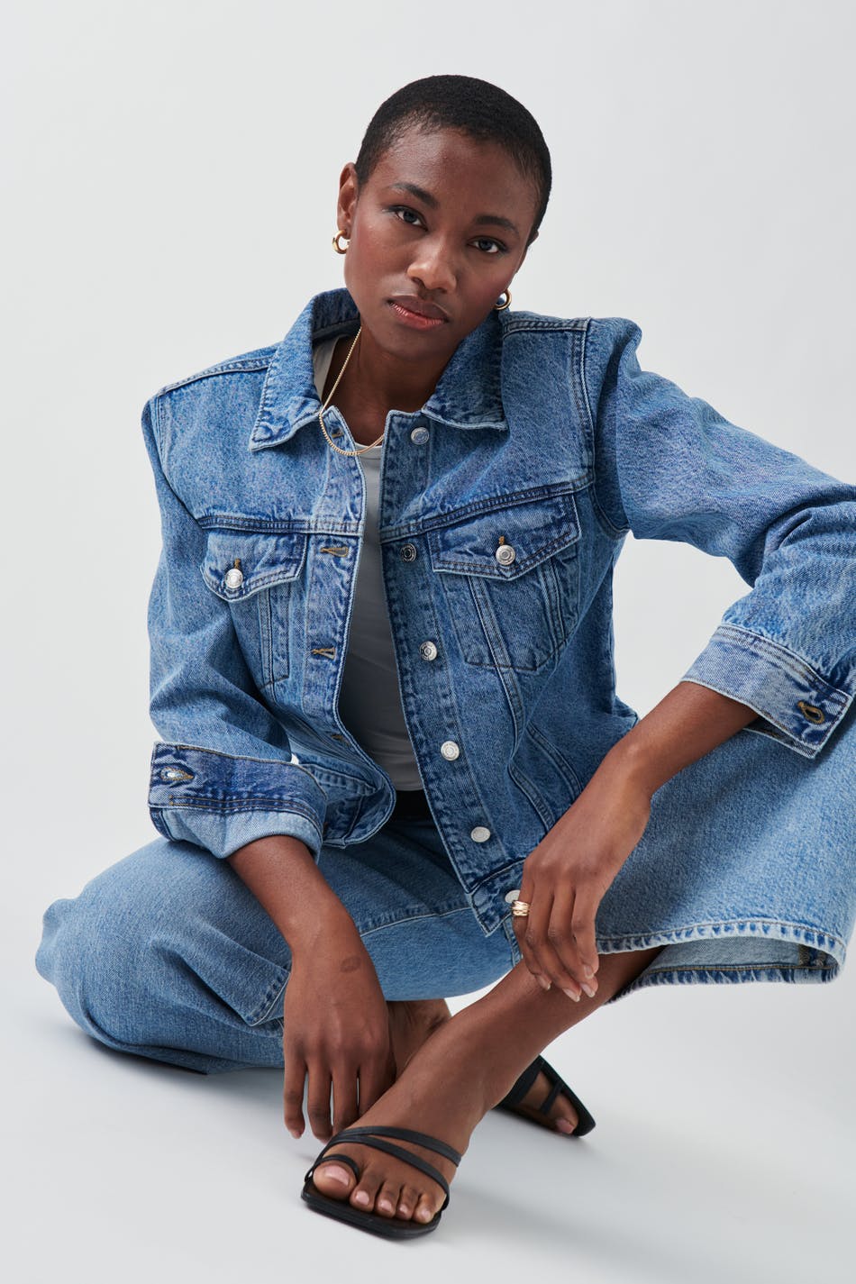 Läs mer om Gina Tricot - Shoulder padded denim jacket - jeansjackor - Blue - L - Female