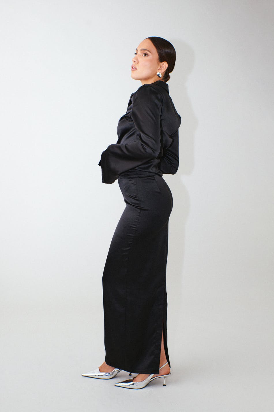 Läs mer om Gina Tricot - Satin pencil maxi skirt - satinkjolar - Black - 42 - Female