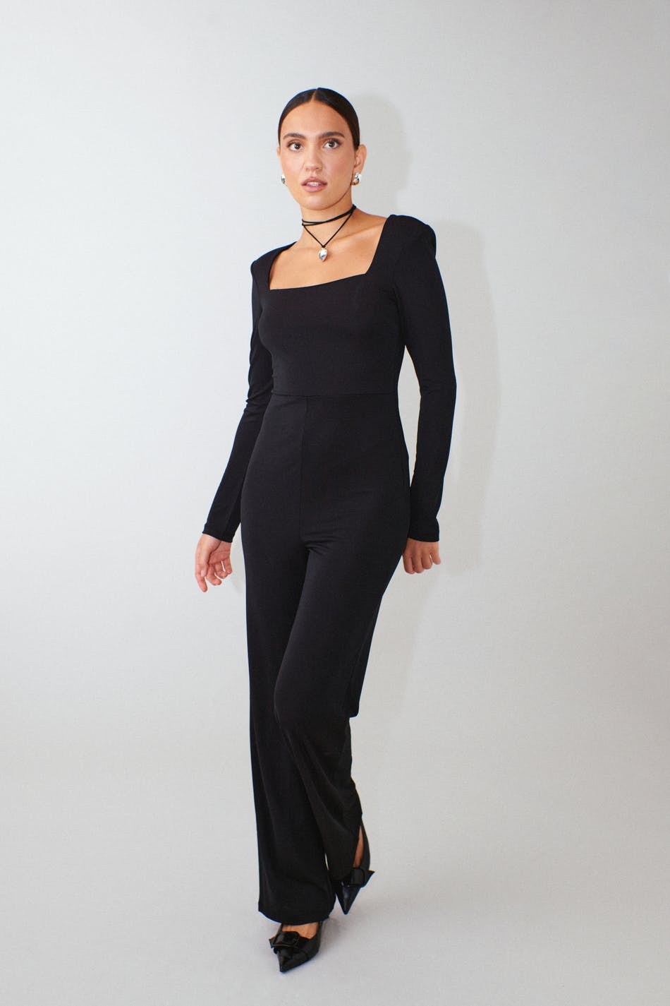 Läs mer om Gina Tricot - Shoulderpad jumpsuit - jumpsuits - Black - XL - Female