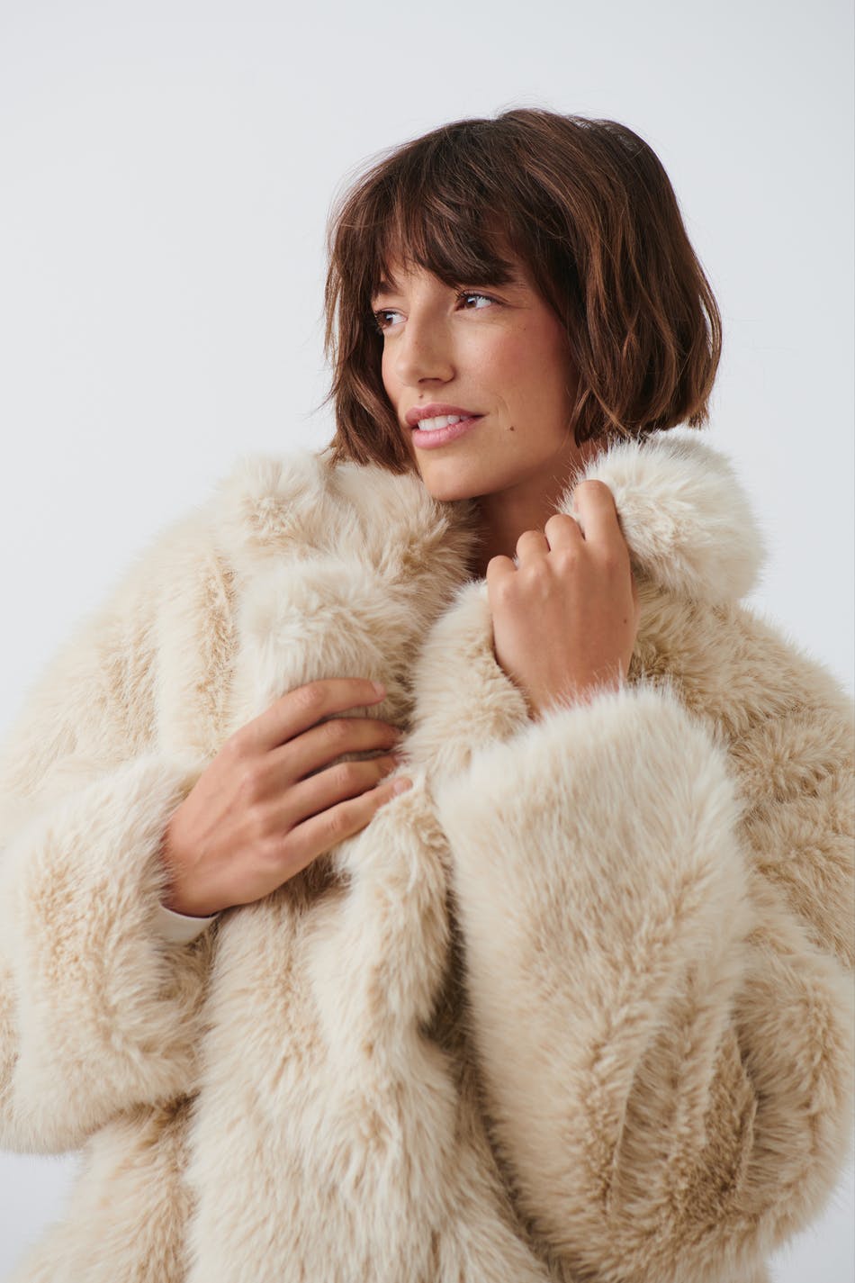 Faux fur jacket - Beige - Women - Gina Tricot
