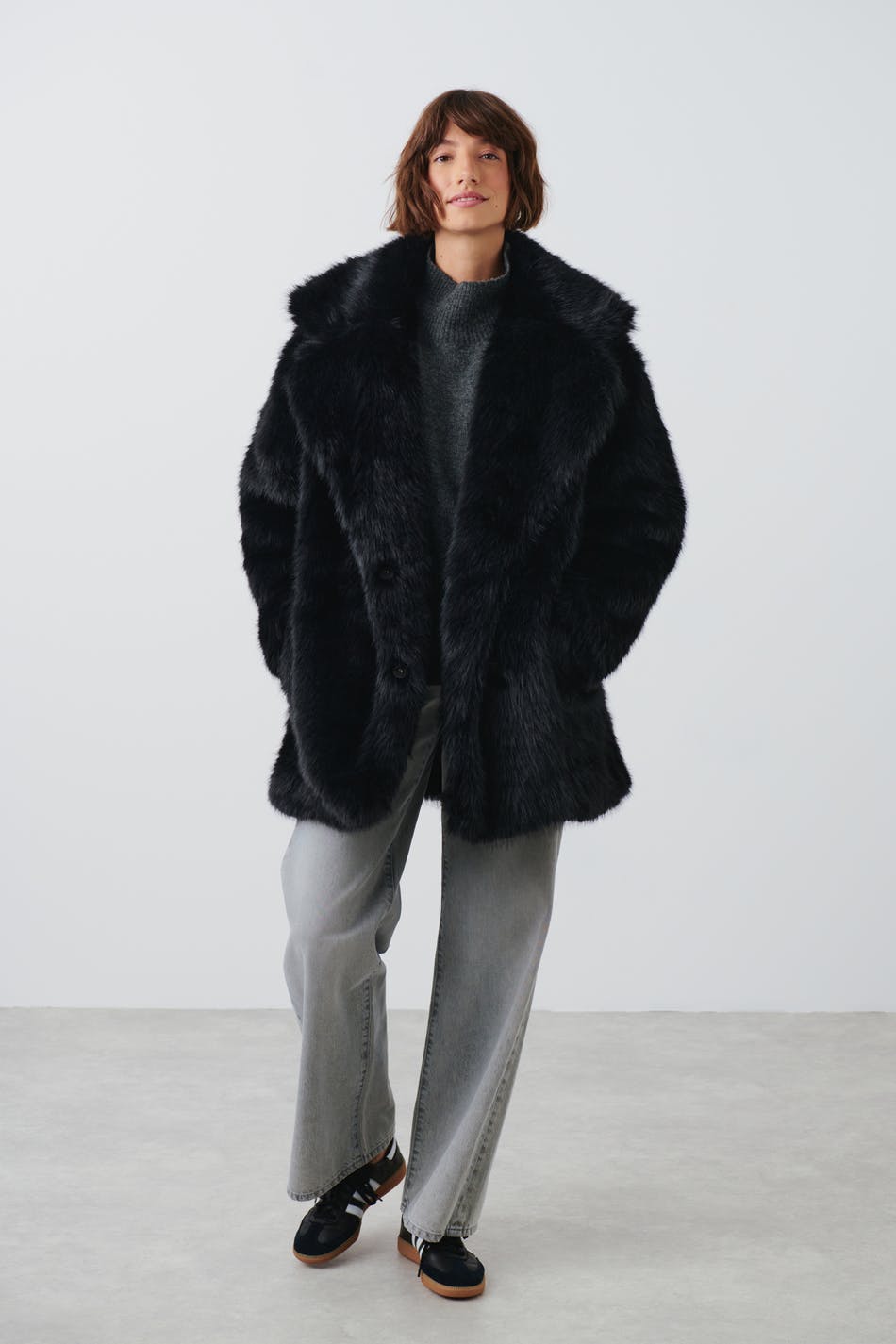 Läs mer om Gina Tricot - Faux fur jacket - fuskpälsjackor - Black - M - Female