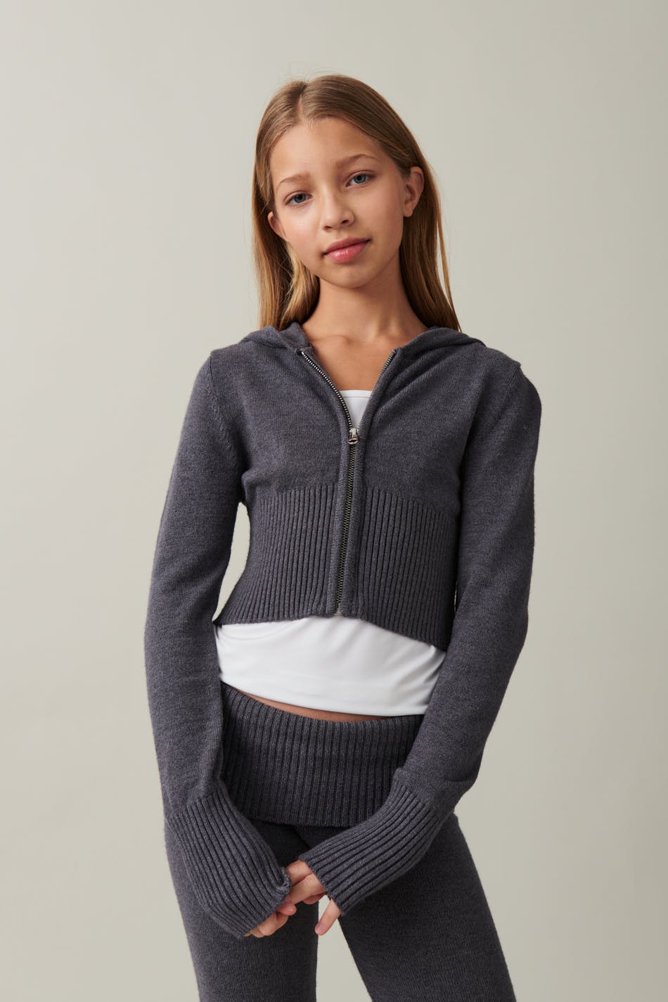 Läs mer om Gina Tricot - Y knitted yoga hood - young-tops - Grey - 146/152 - Female