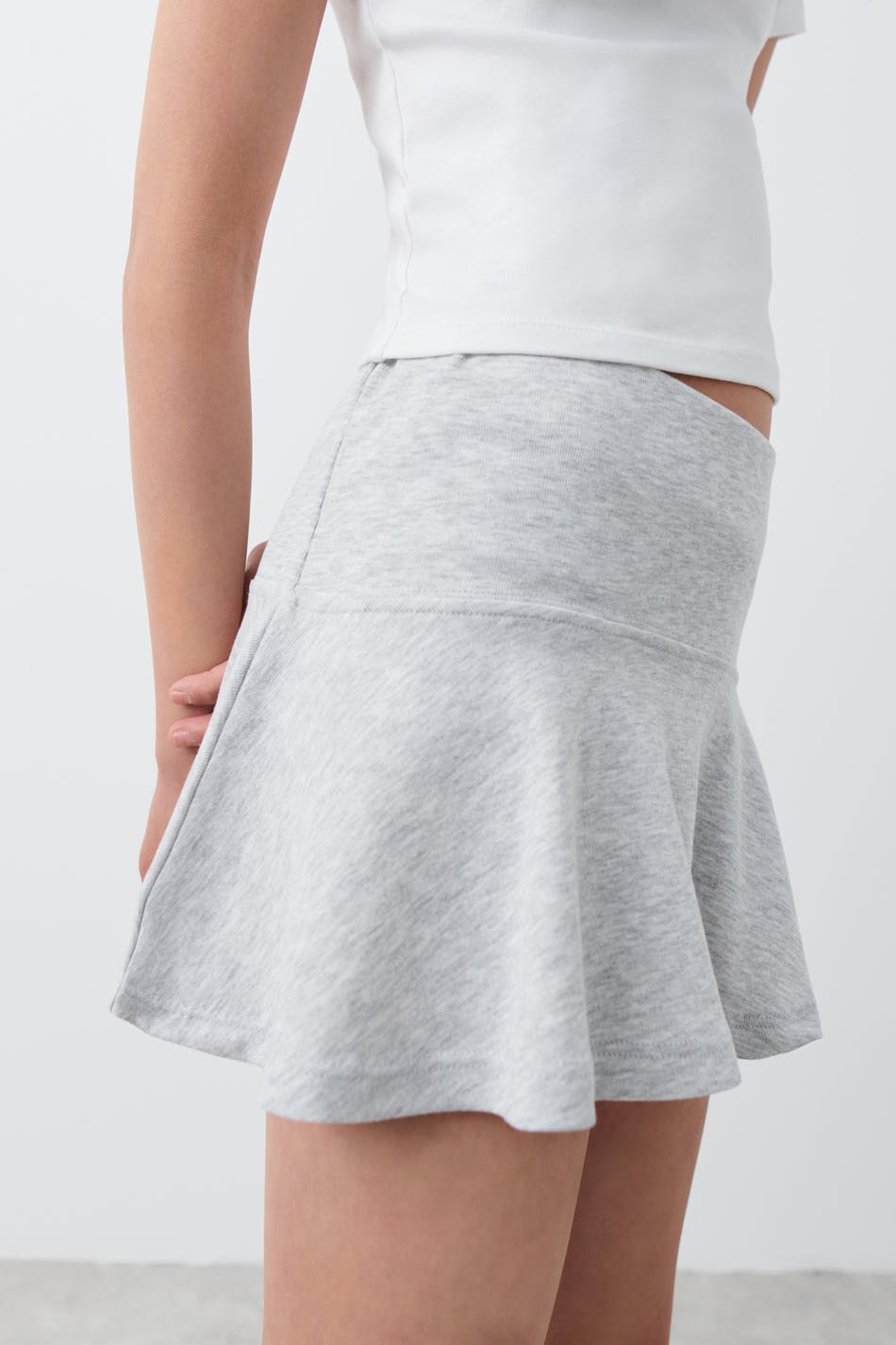 Y low waist jersey skirt - Grey - Gina Tricot