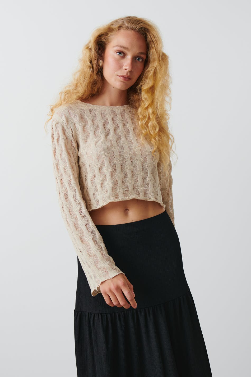 Läs mer om Gina Tricot - Cropped sweater - stickade tröjor - Beige - XL - Female