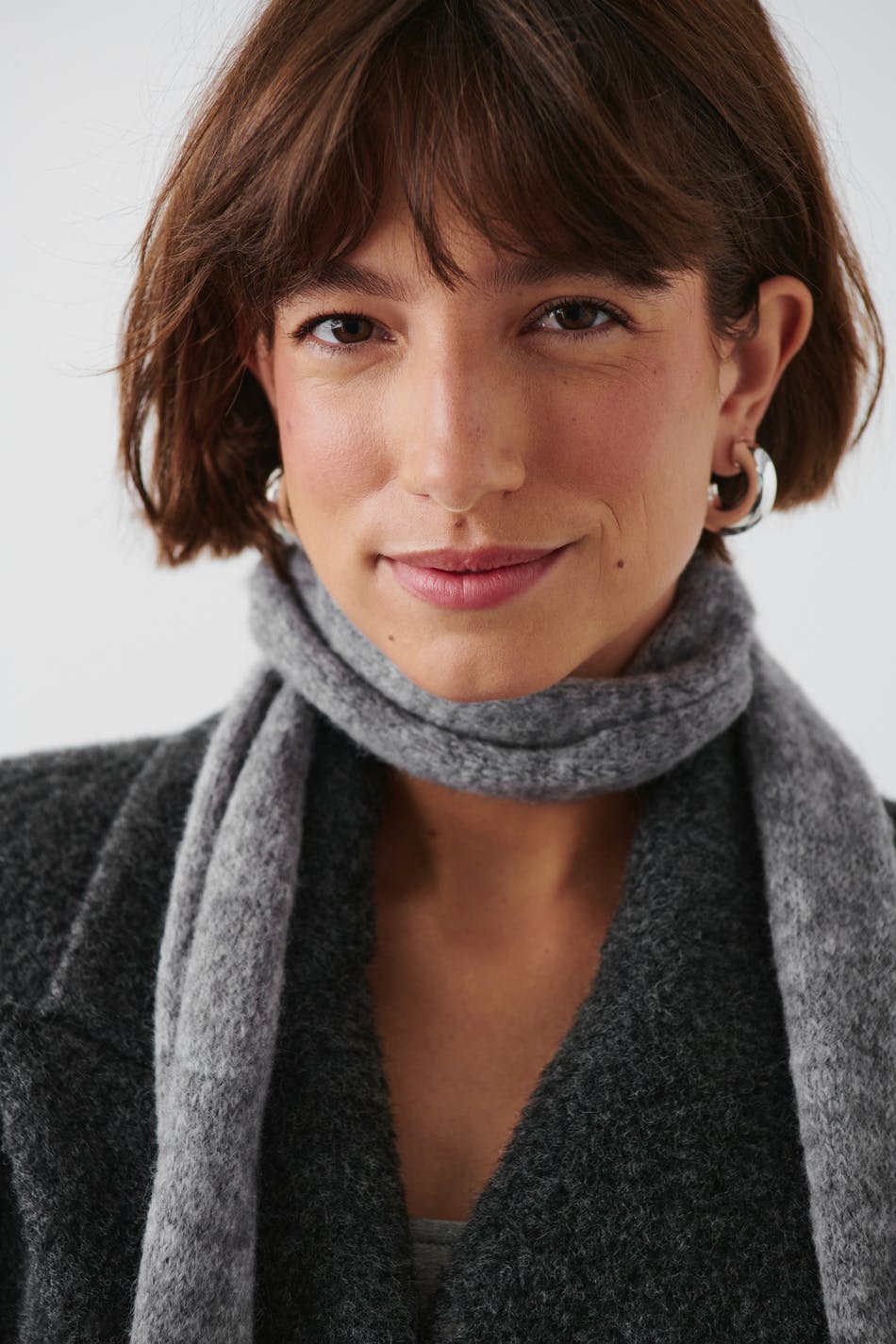 Läs mer om Gina Tricot - Knitted choker scarf - scarves & halsdukar - Grey - ONESIZE - Female