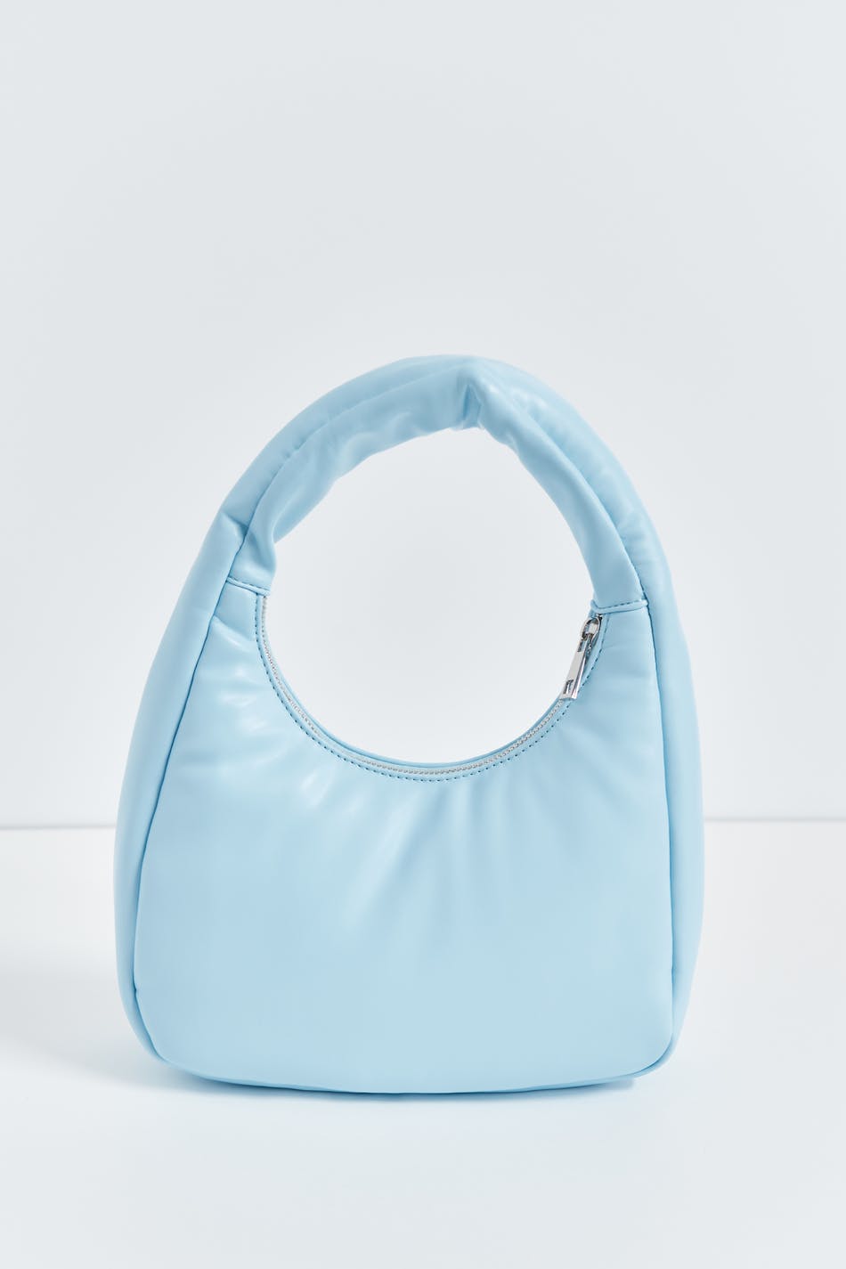 Läs mer om Gina Tricot - Soft volume bag - axelremsväskor - Blue - ONESIZE - Female