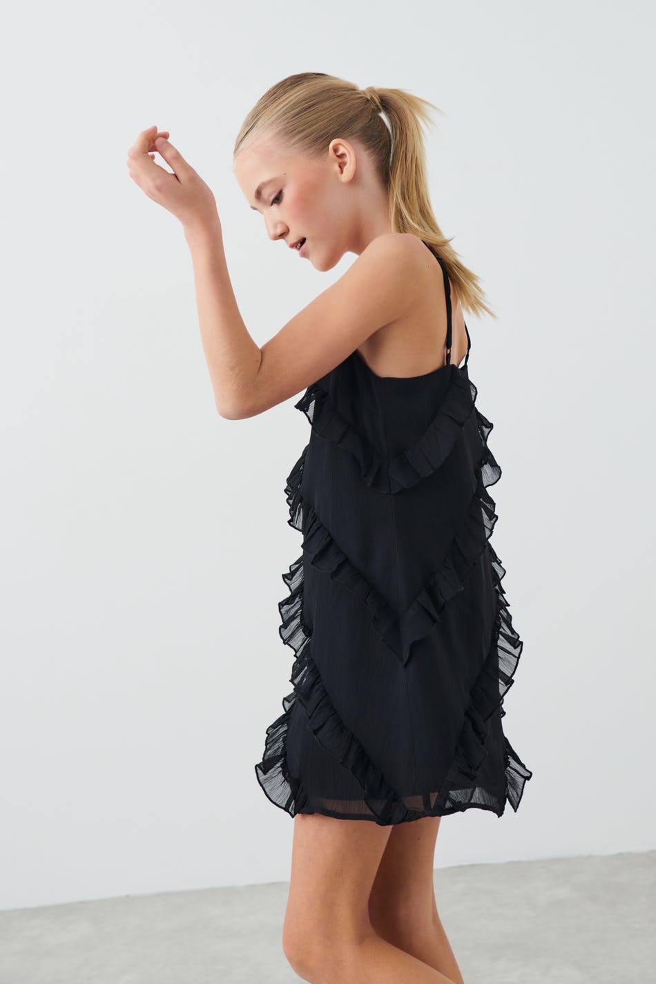 Gina Tricot - Y party frill dress - Kjoler- Black - 134/140 - Female