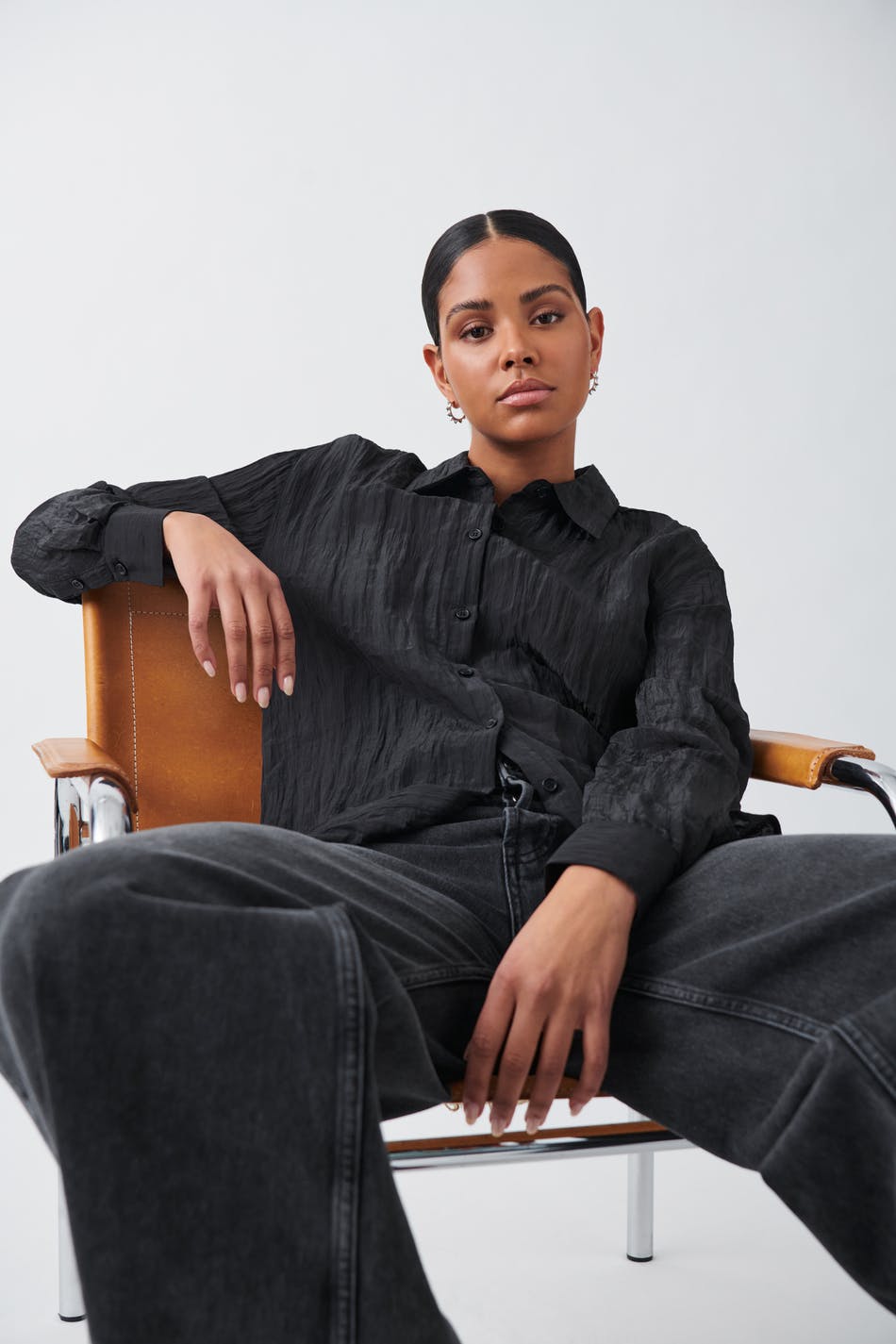 Läs mer om Gina Tricot - Crinkled shirt - skjortor - Black - XL - Female