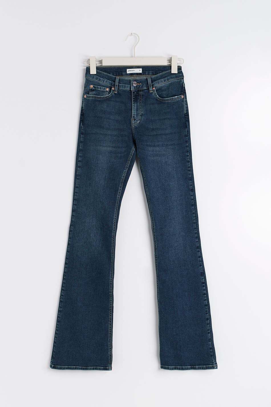 Läs mer om Gina Tricot - Low waist tall bootcut jeans - low waist jeans - Blue - 38 - Female