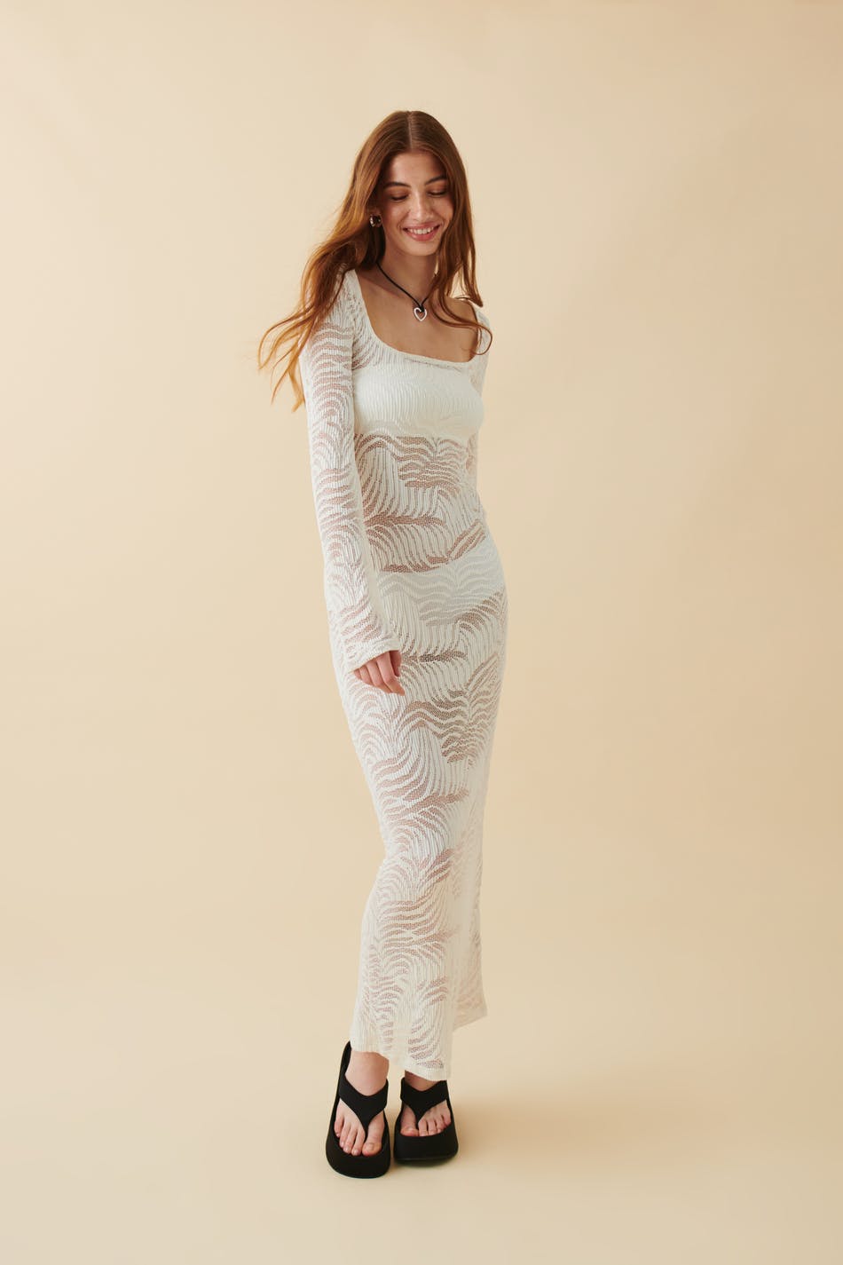 Läs mer om Gina Tricot - Lace beach dress - långklänningar - White - XS - Female