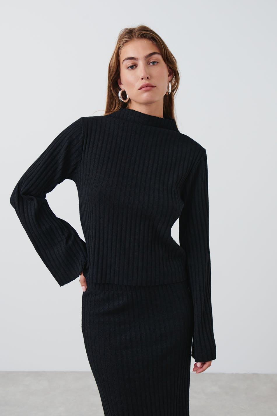 Läs mer om Gina Tricot - Rib sweater - collegetröjor - Black - XL - Female