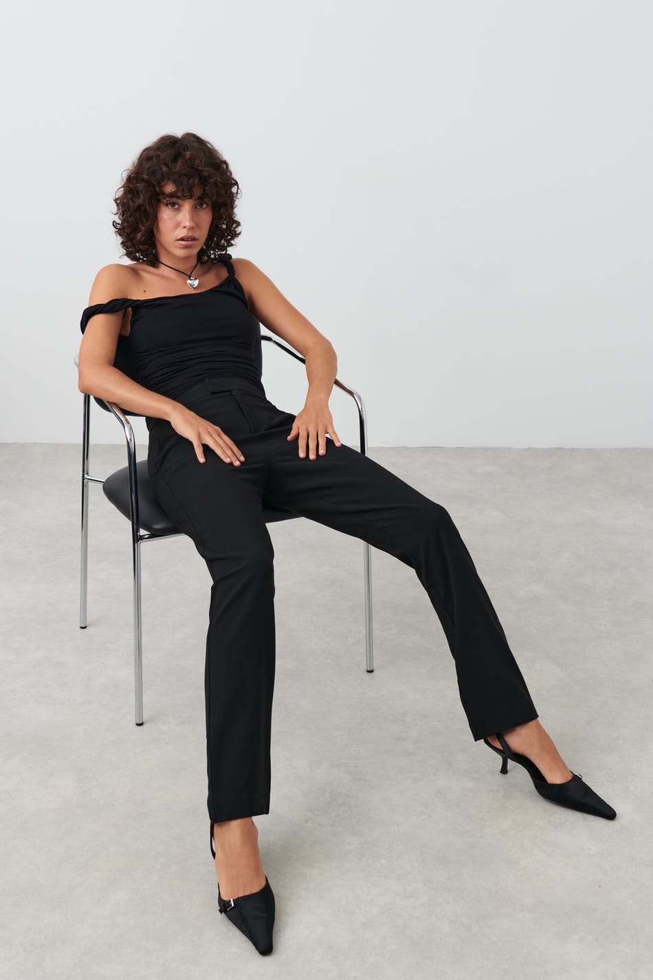 Slacks trousers - Black - Women - Gina Tricot