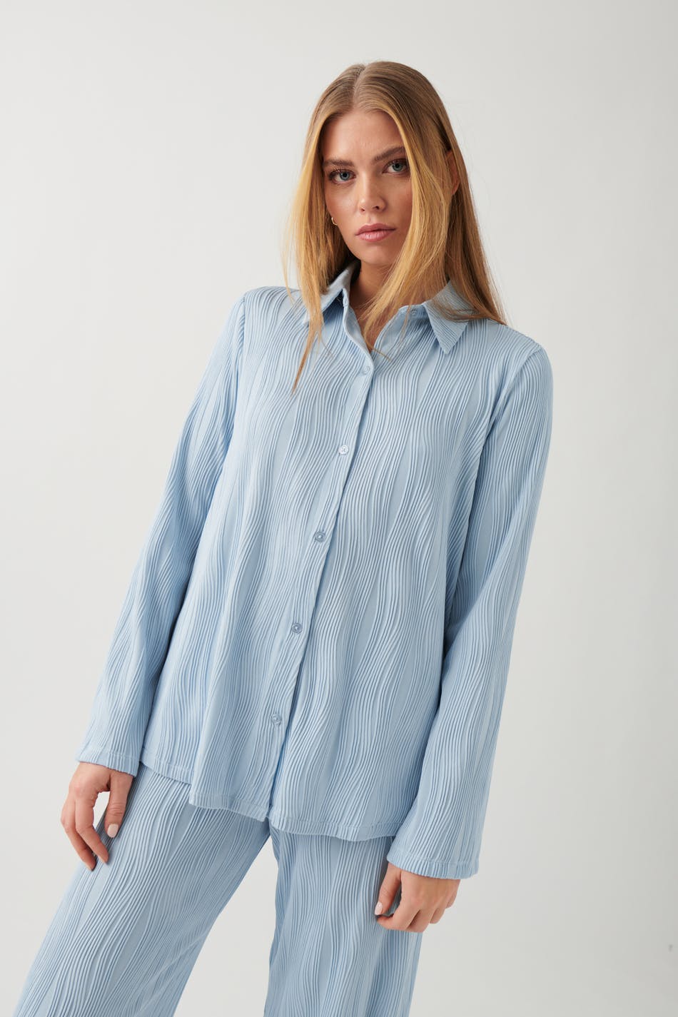 Y satin pyjamas set - Blue - Gina Tricot