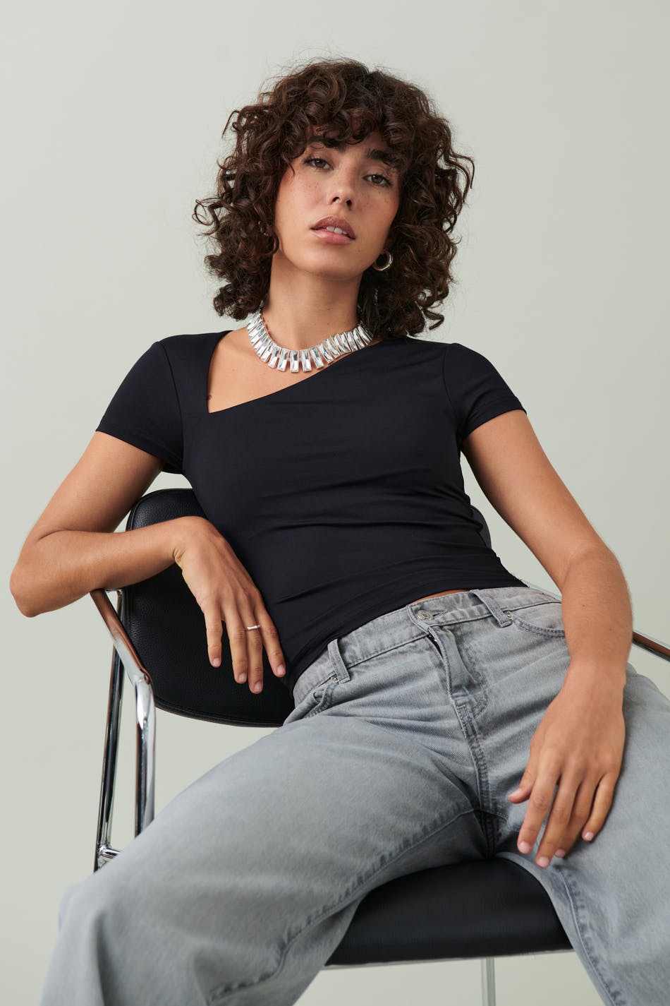 Läs mer om Gina Tricot - Asymmetric neckline top - toppar - Black - XL - Female