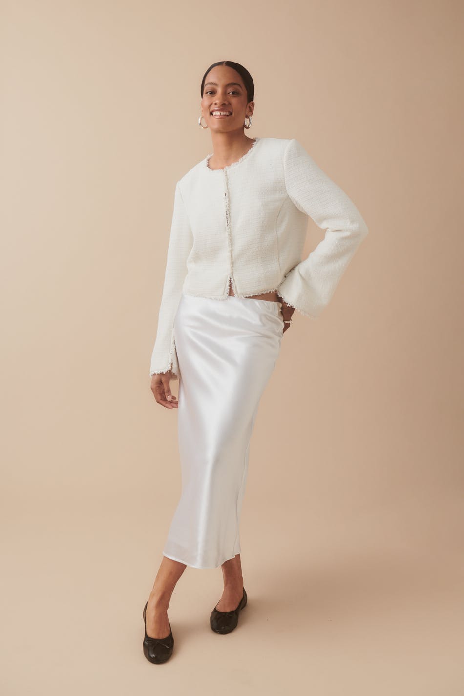 Läs mer om Gina Tricot - Midi skirt - satinkjolar - White - XL - Female