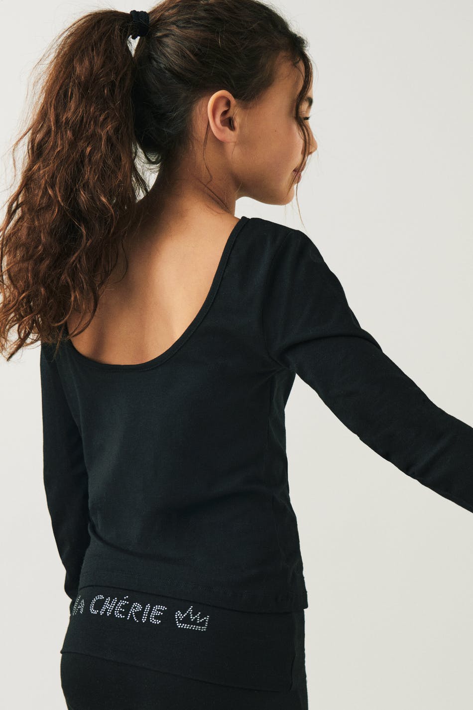Läs mer om Gina Tricot - Y yoga open back top - young-tops - Black - 146/152 - Female