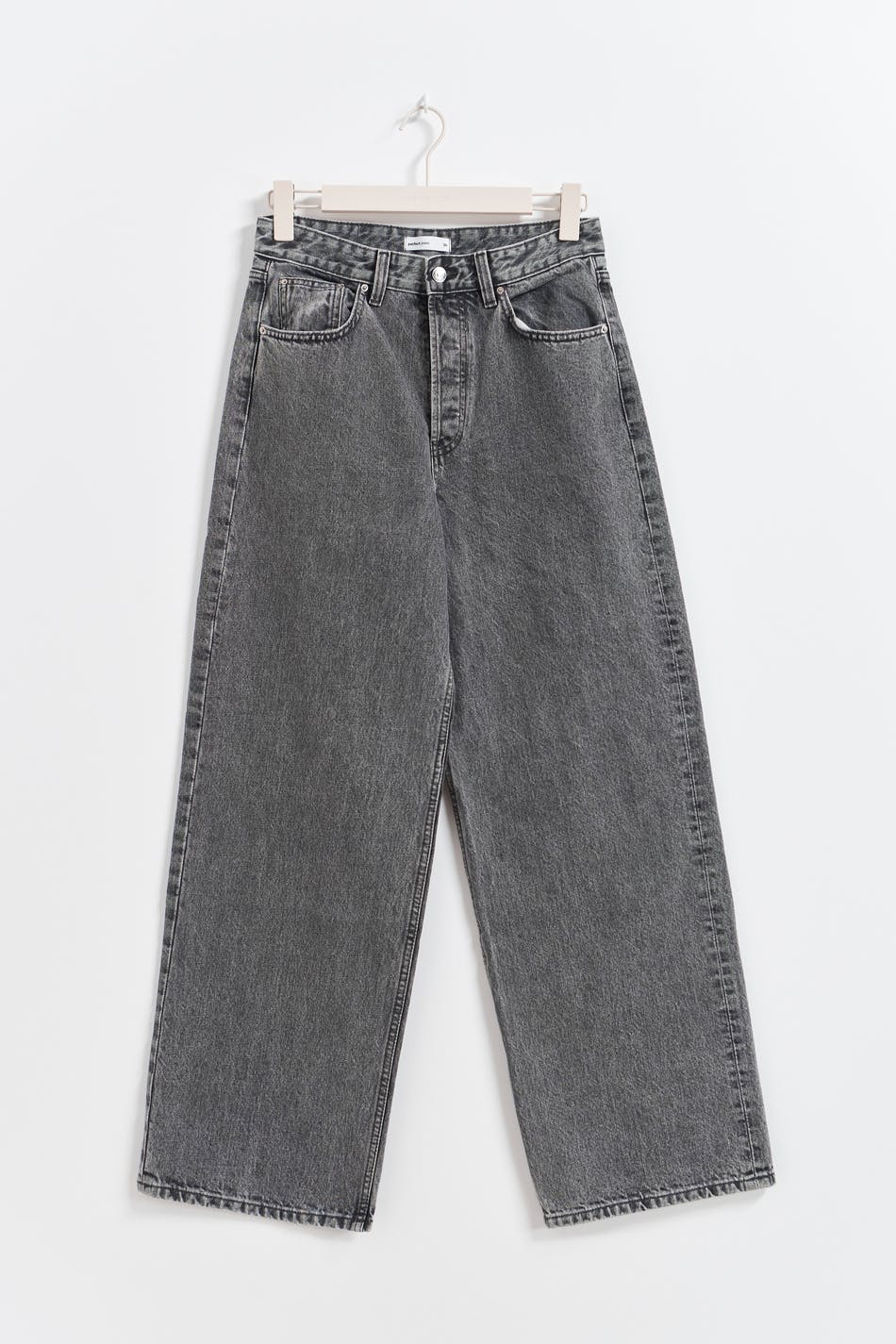 Läs mer om Gina Tricot - Baggy tall wide jeans - loose jeans - Grey - 34 - Female