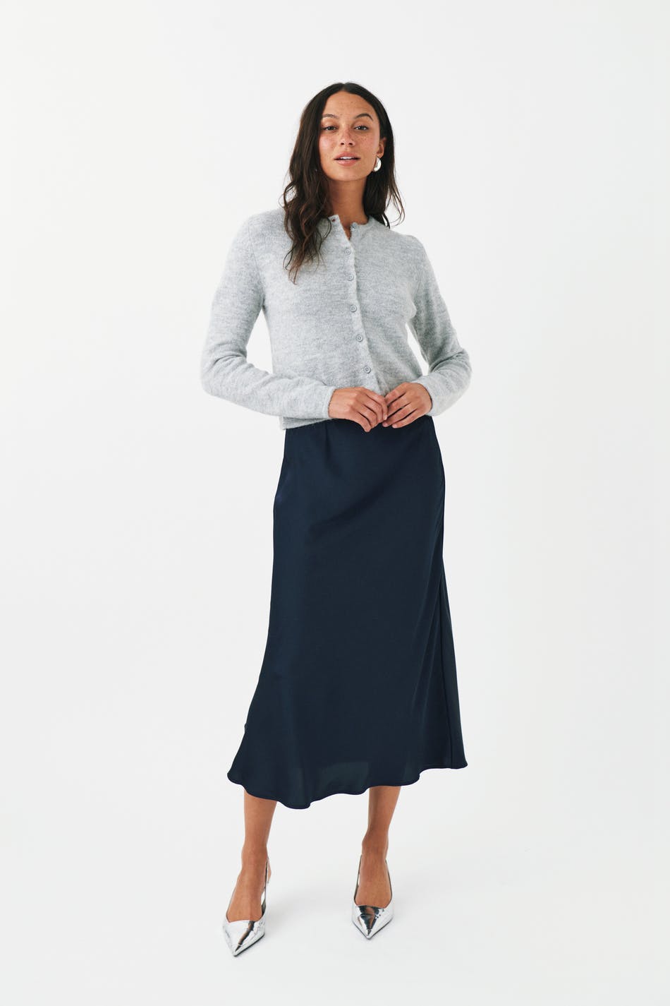 Läs mer om Gina Tricot - Satin midi skirt - satinkjolar - Blue - XL - Female
