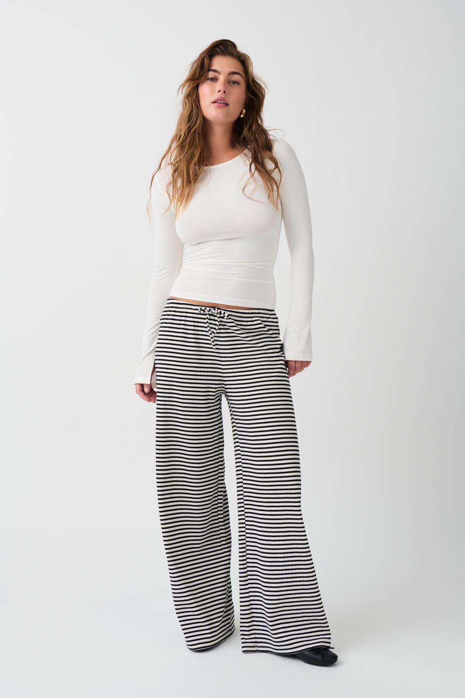 Gina Tricot - Striped soft trousers - byxor - White - XL - Female