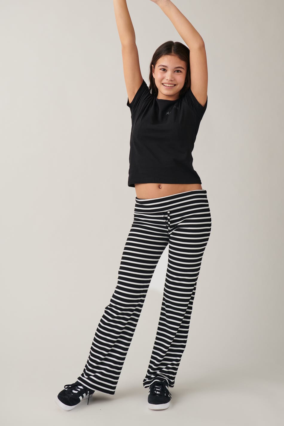 Y wide yoga pants - Black - Gina Tricot