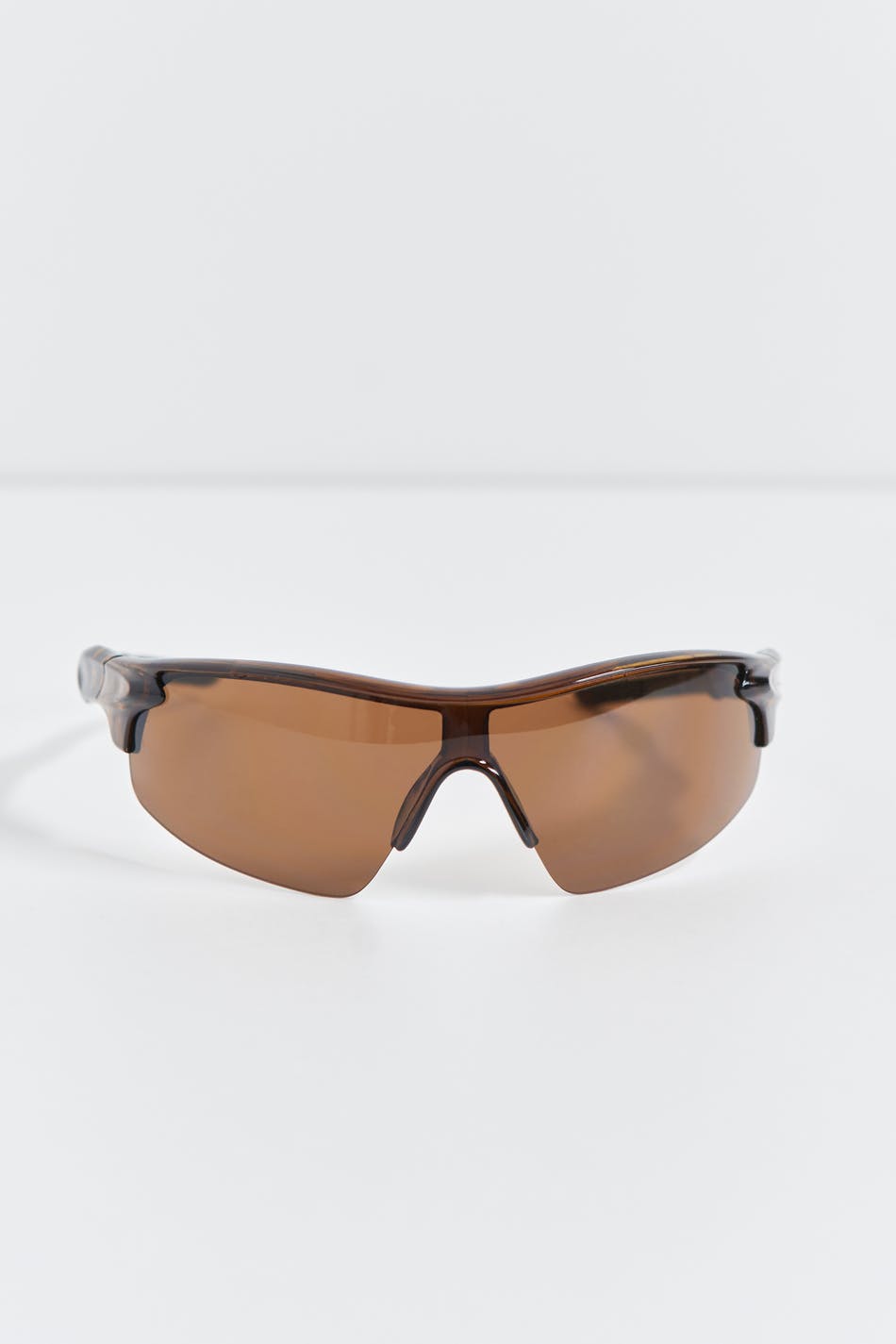 Läs mer om Gina Tricot - Sporty sunglasses - solglasögon - Brown - ONESIZE - Female