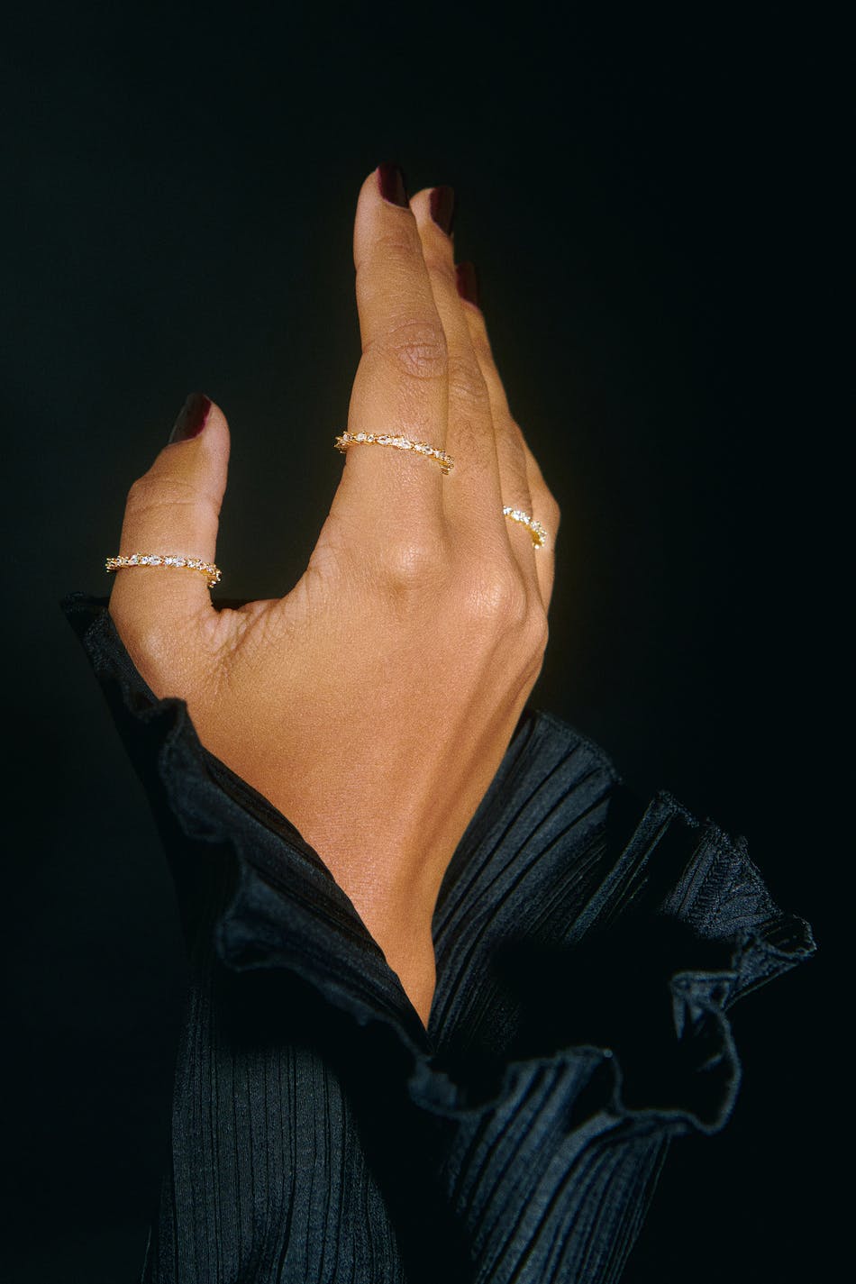 Läs mer om Gina Tricot - Crystal gold ring - ringar - Gold - ONESIZE - Female