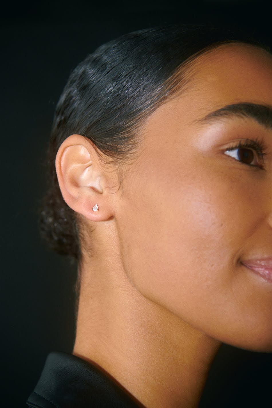 Läs mer om Gina Tricot - Crystal silver studs earrings - örhängen - Silver - ONESIZE - Female